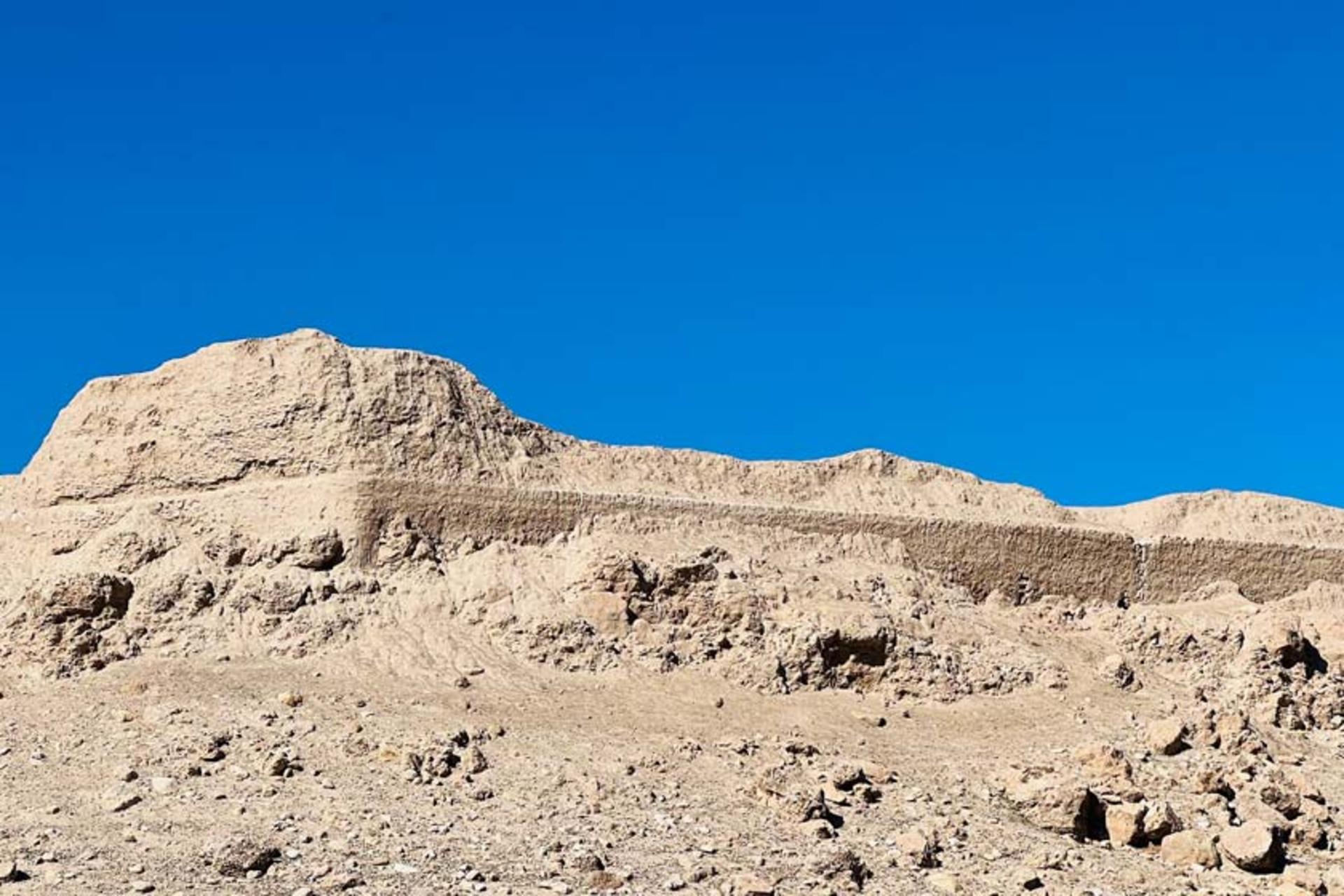 دیوارهای بازمانده از آتشکده آذرفرنبغ کاریان