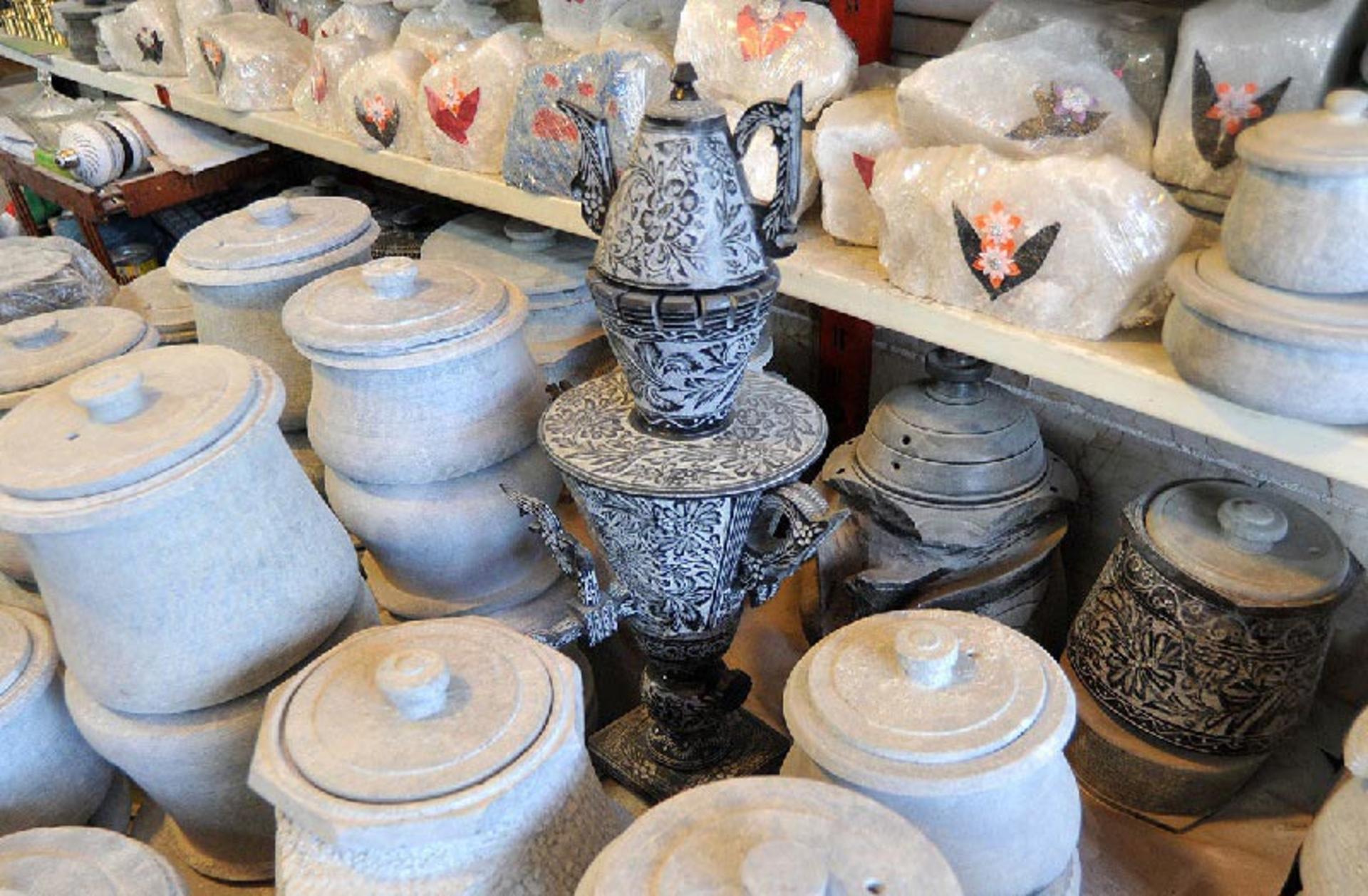 سوغات مشهد؛ هرکاره (دیگ سنگی)