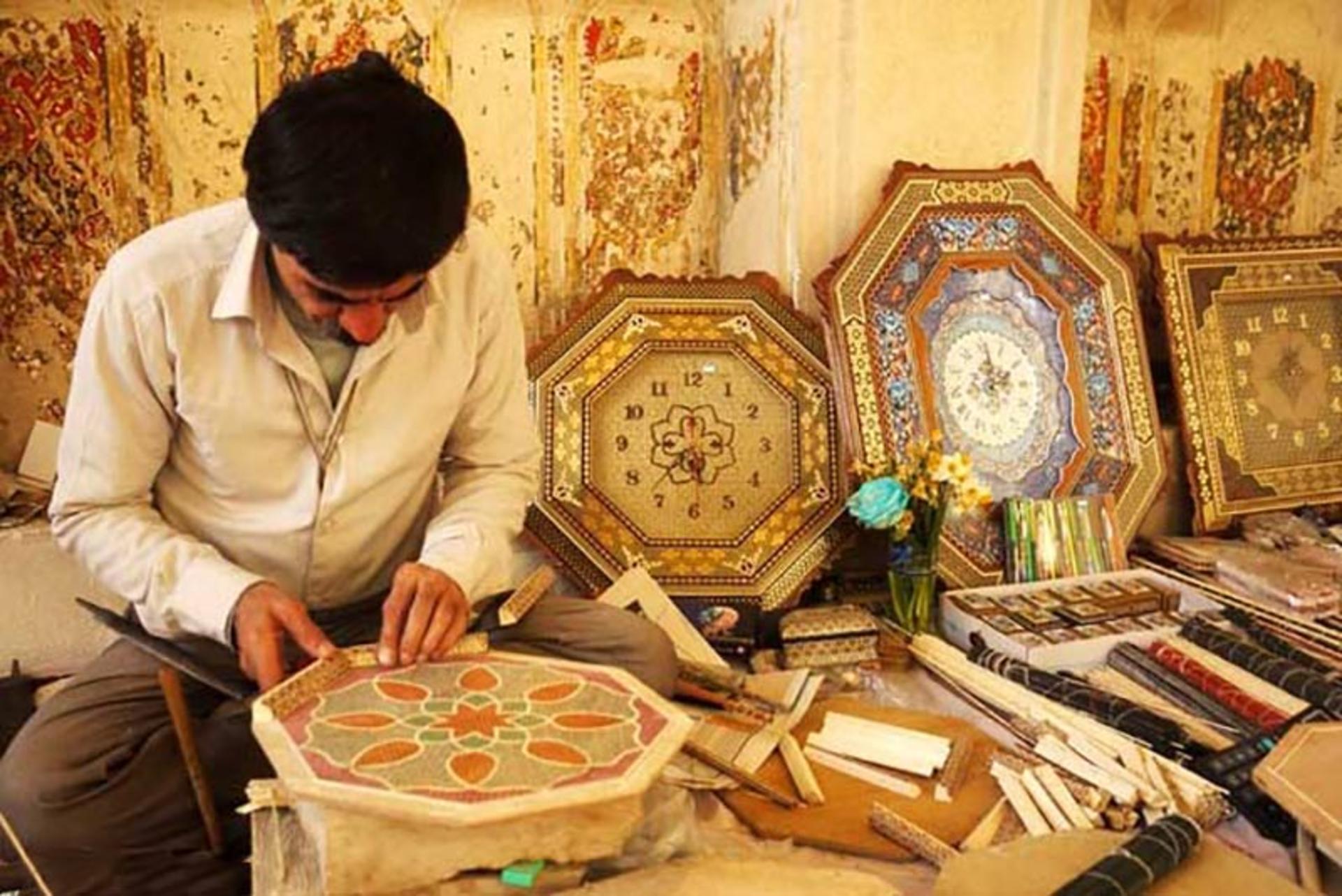 استاد کار خاتم سازی 