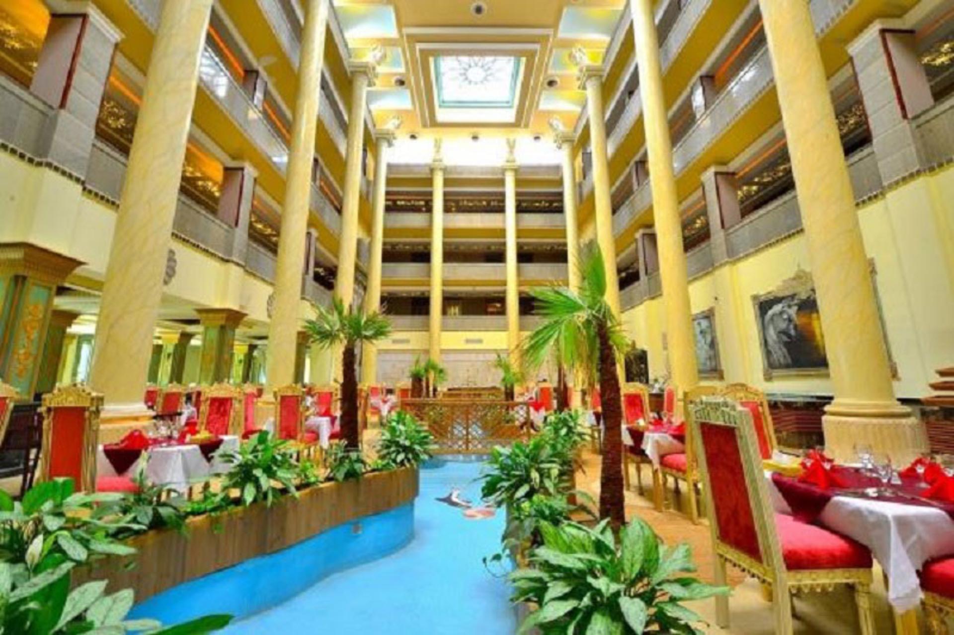 هتل بزرگ داریوش کیش؛ رستوران آپادانا