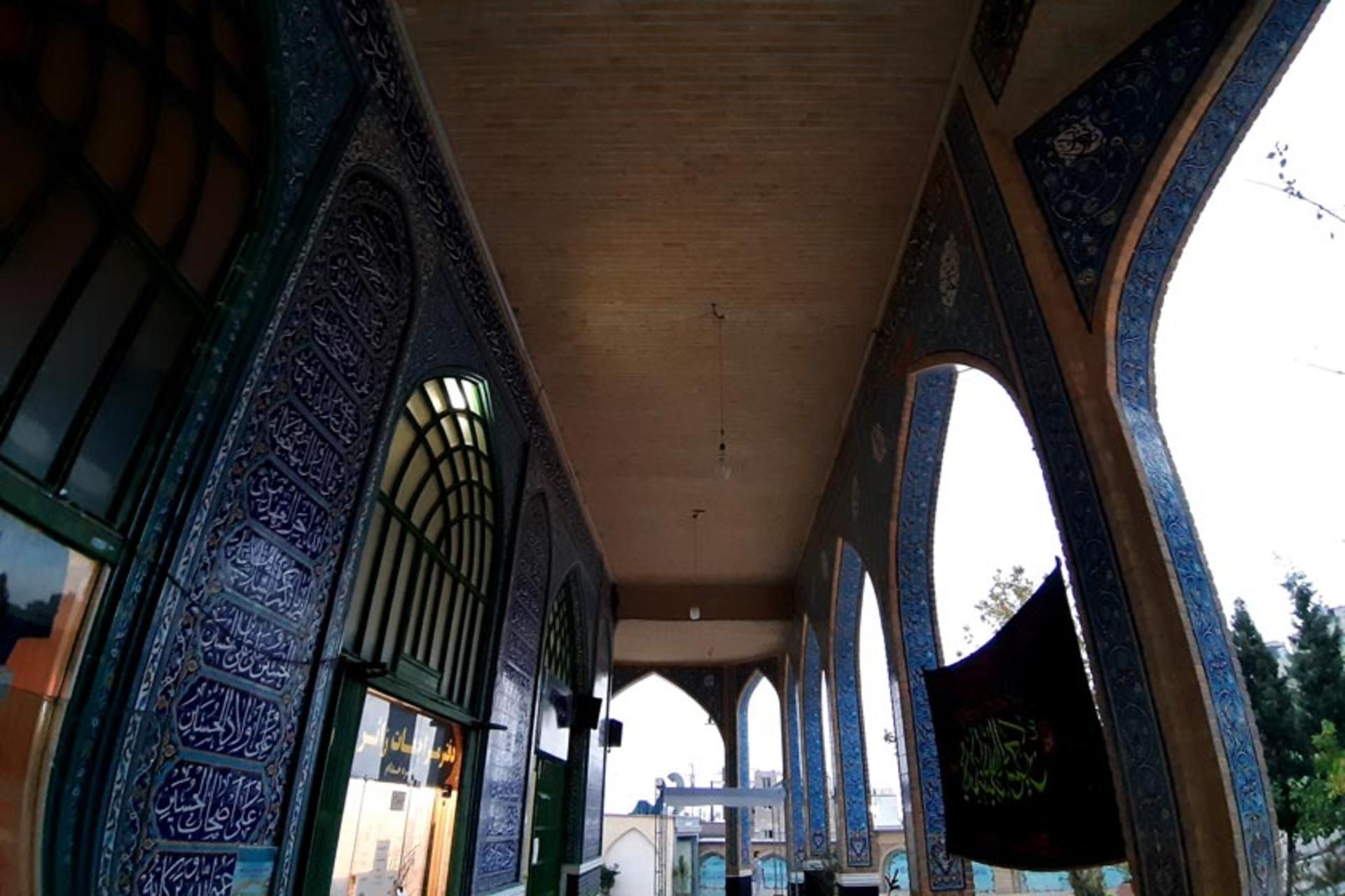 تزیینات کاشی‌کاری امامزاده قاسم تهران