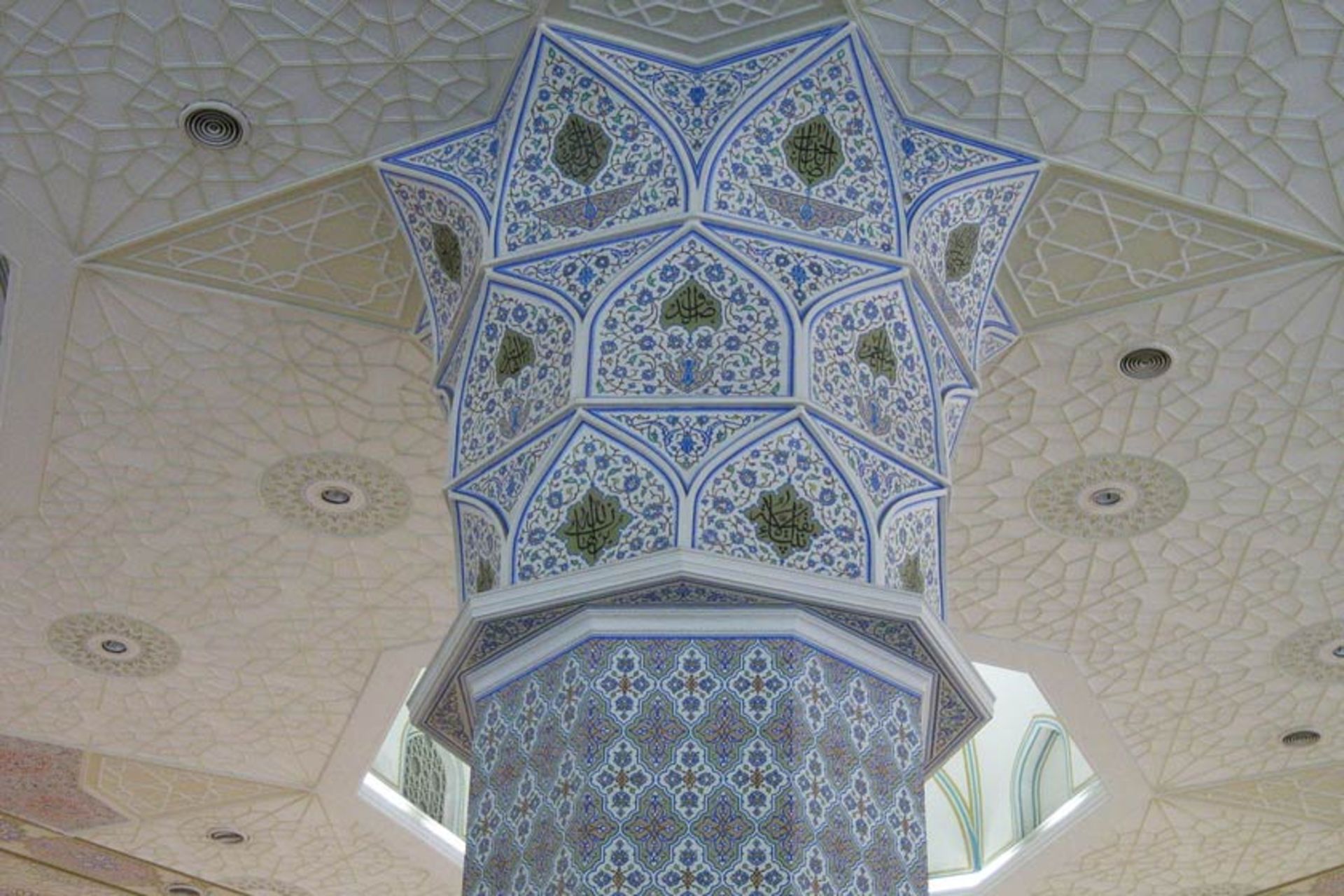 تزیینات معماری در مصلی تهران