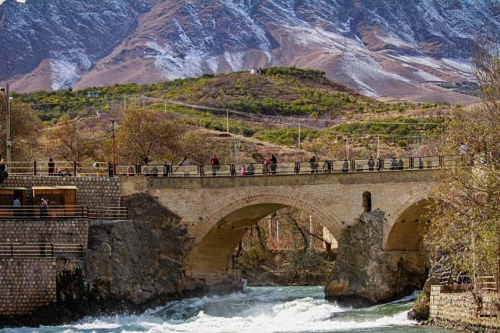 پل زمان خان سامان روی زاینده رود