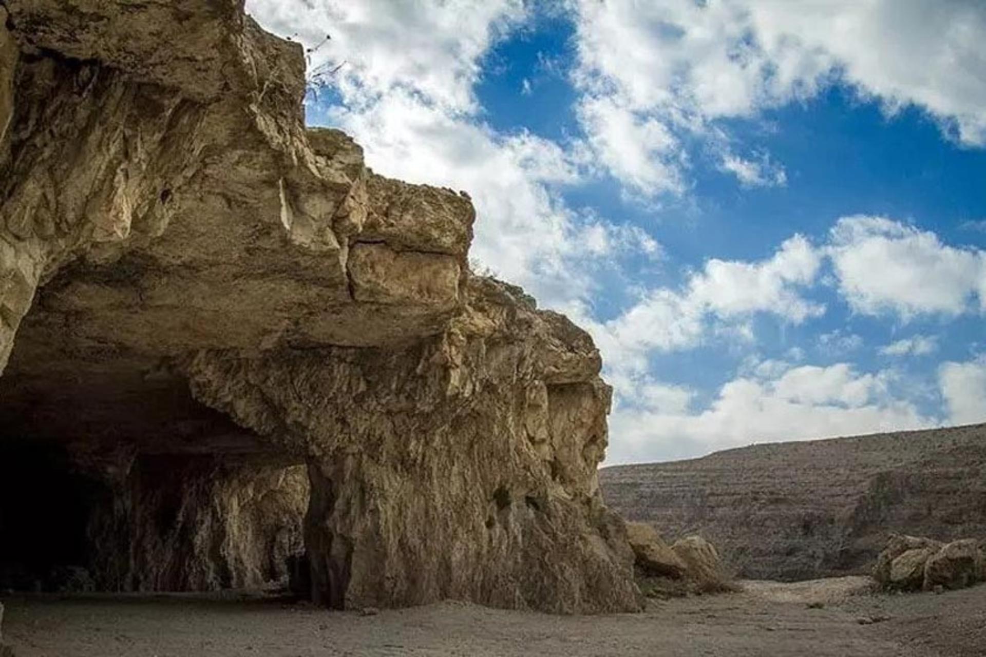 ورودی غار سنگ شکن
