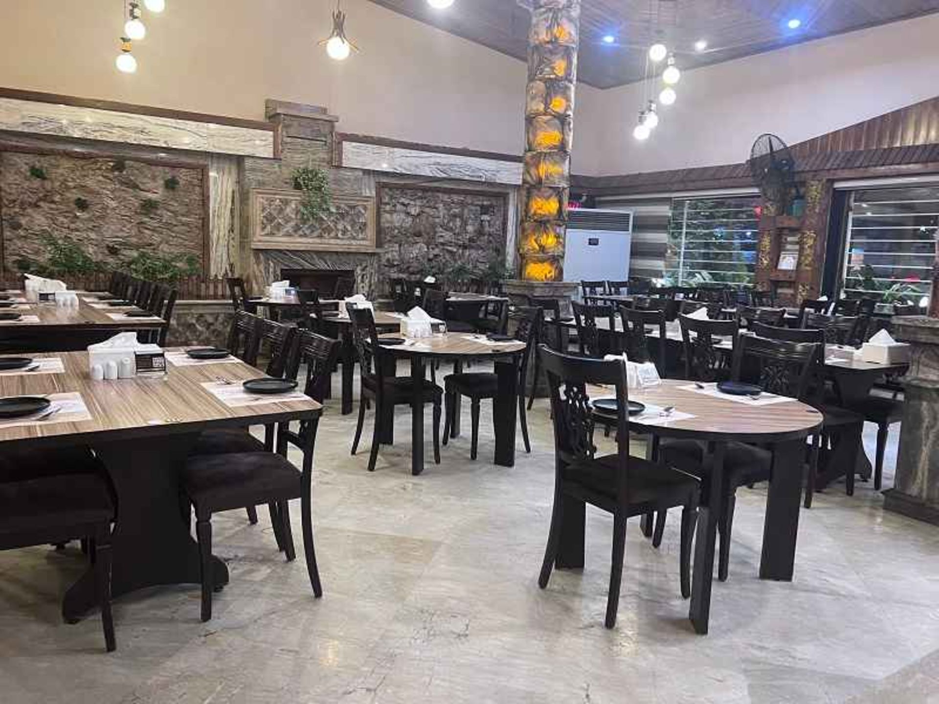 رستوران فرزین متل قو