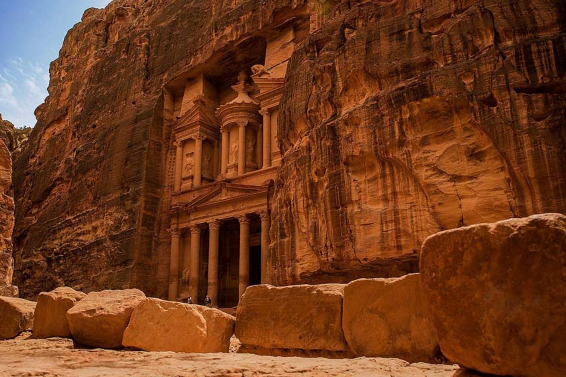 نمایی از طاق‌‌نماهای شهر پترا