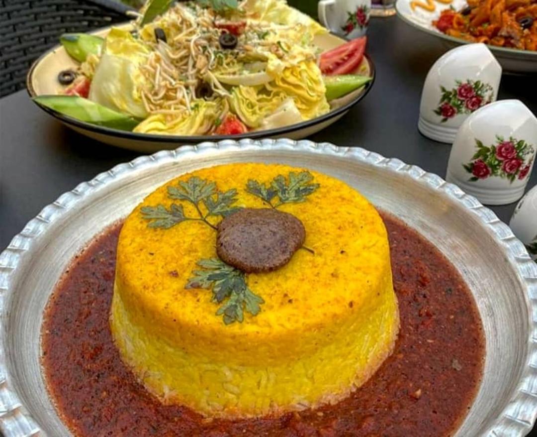 میز غذا در عمارت آفرید