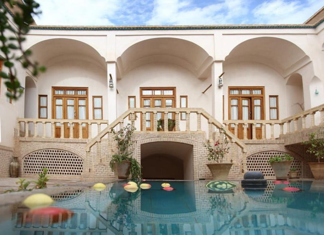 اقامتگاه سنتی کاشانه روشن