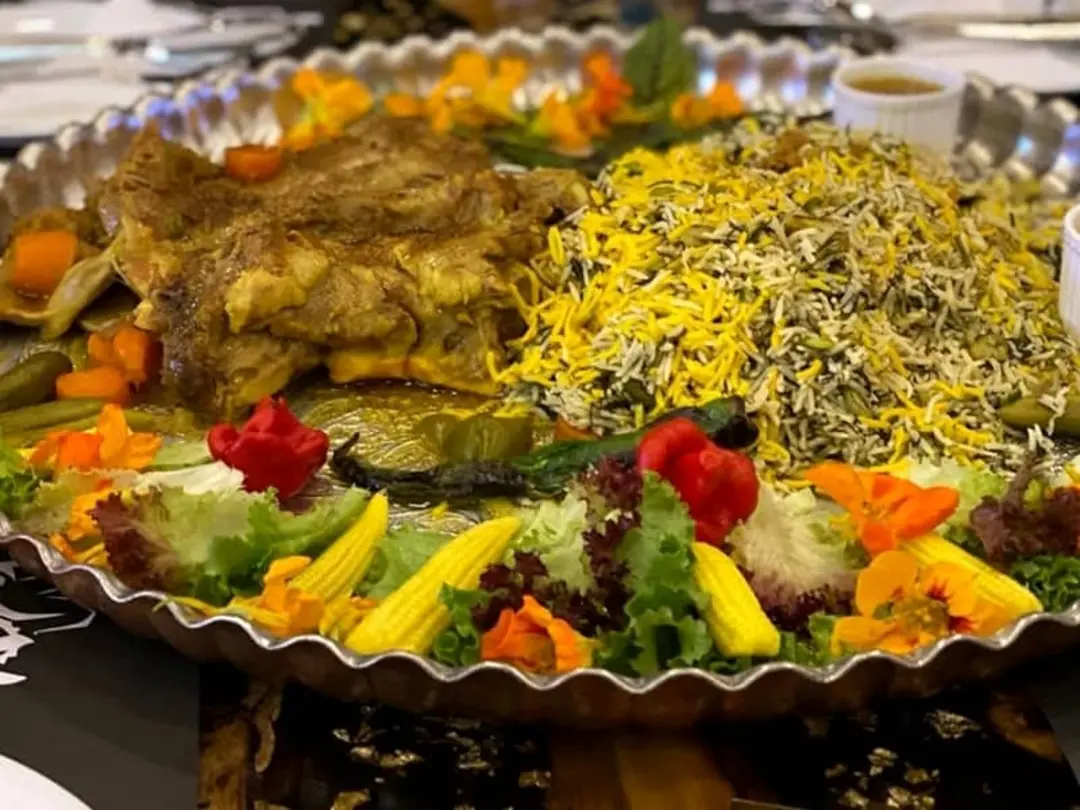سینی غذا در رستوران روبی
