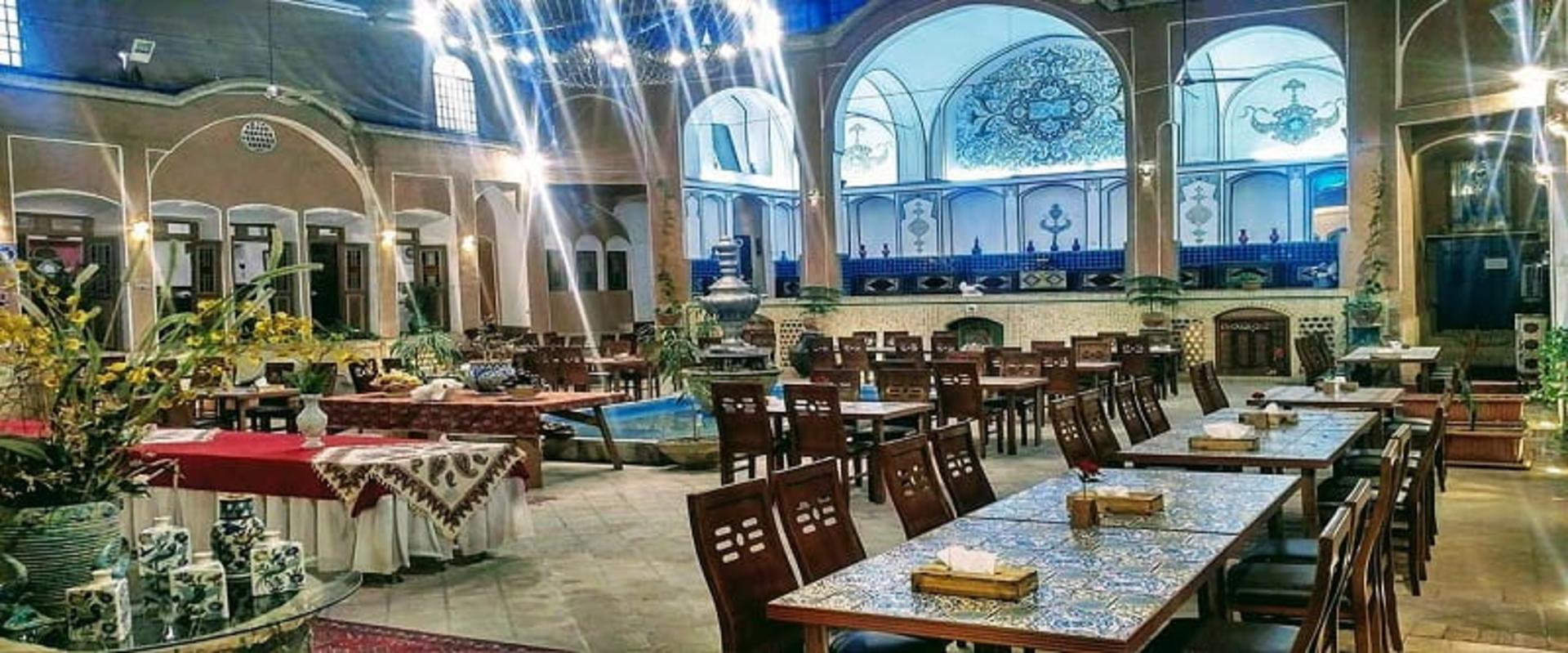 رستوران اقامتگاه خانه تاریخی نگین