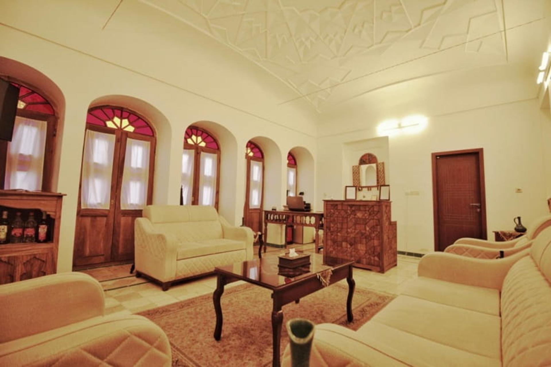 امکانات اقامتگاه سنتی اطلسی