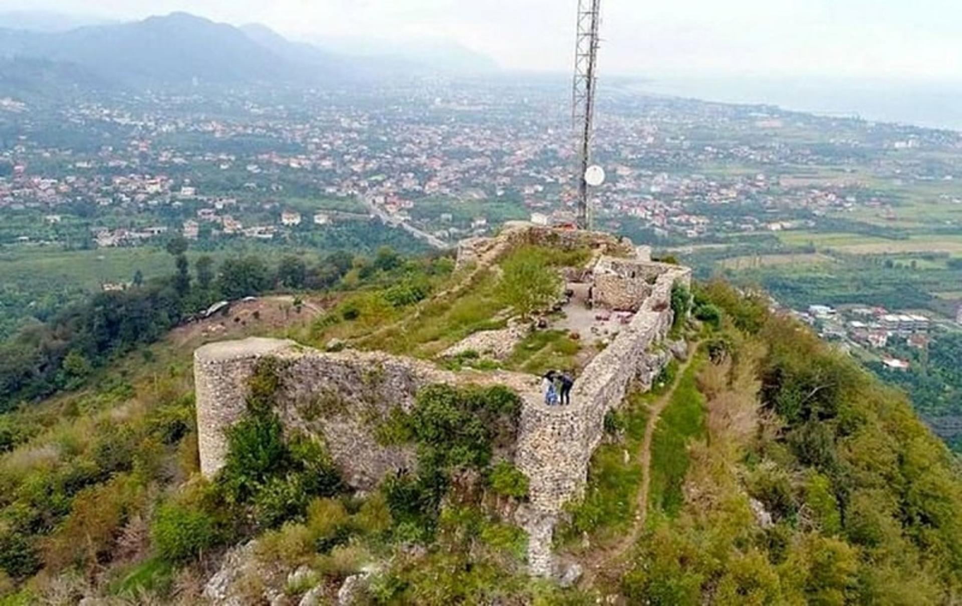 نمایی از قلعه مار کوه کتالم