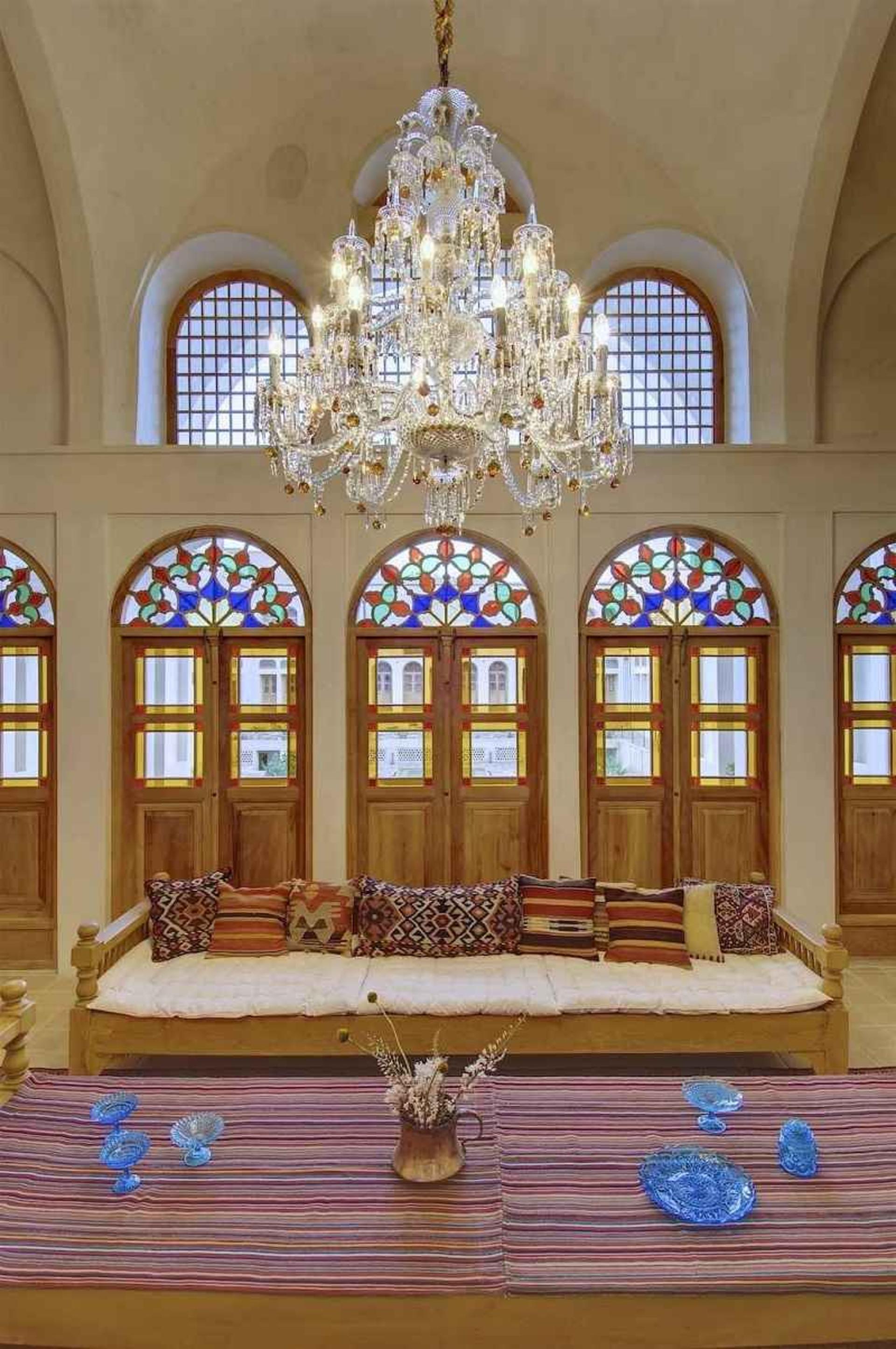 تزیینات اقامتگاه سنتی منوچهری