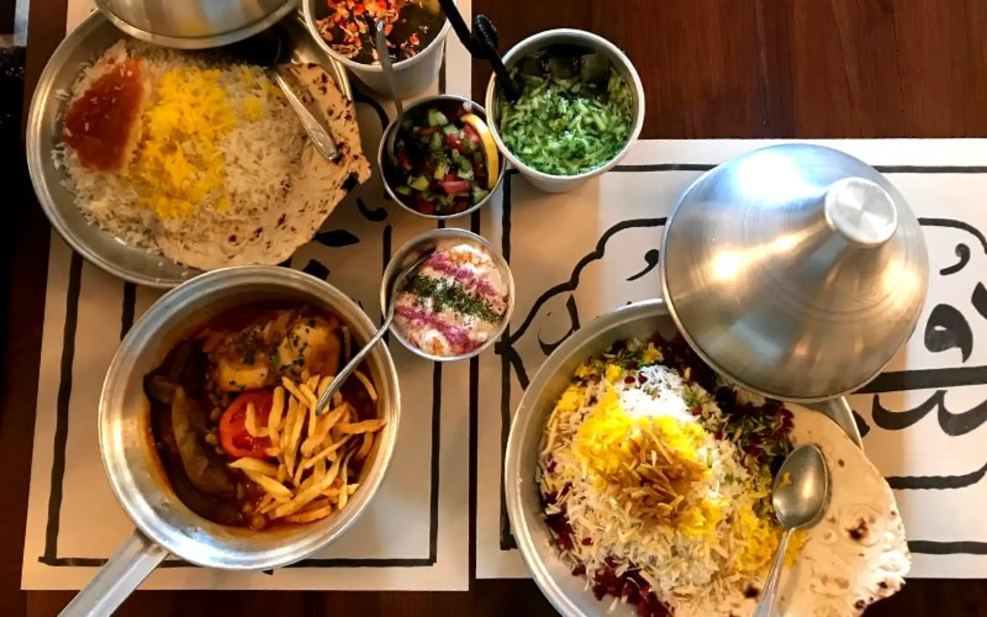 یک پرس غذا در رستوران روحی