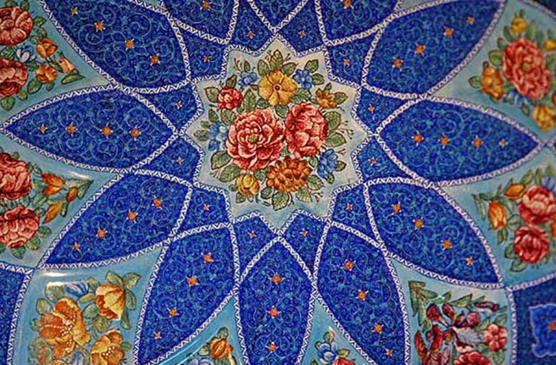 نقش گل‌ها در میناکاری 