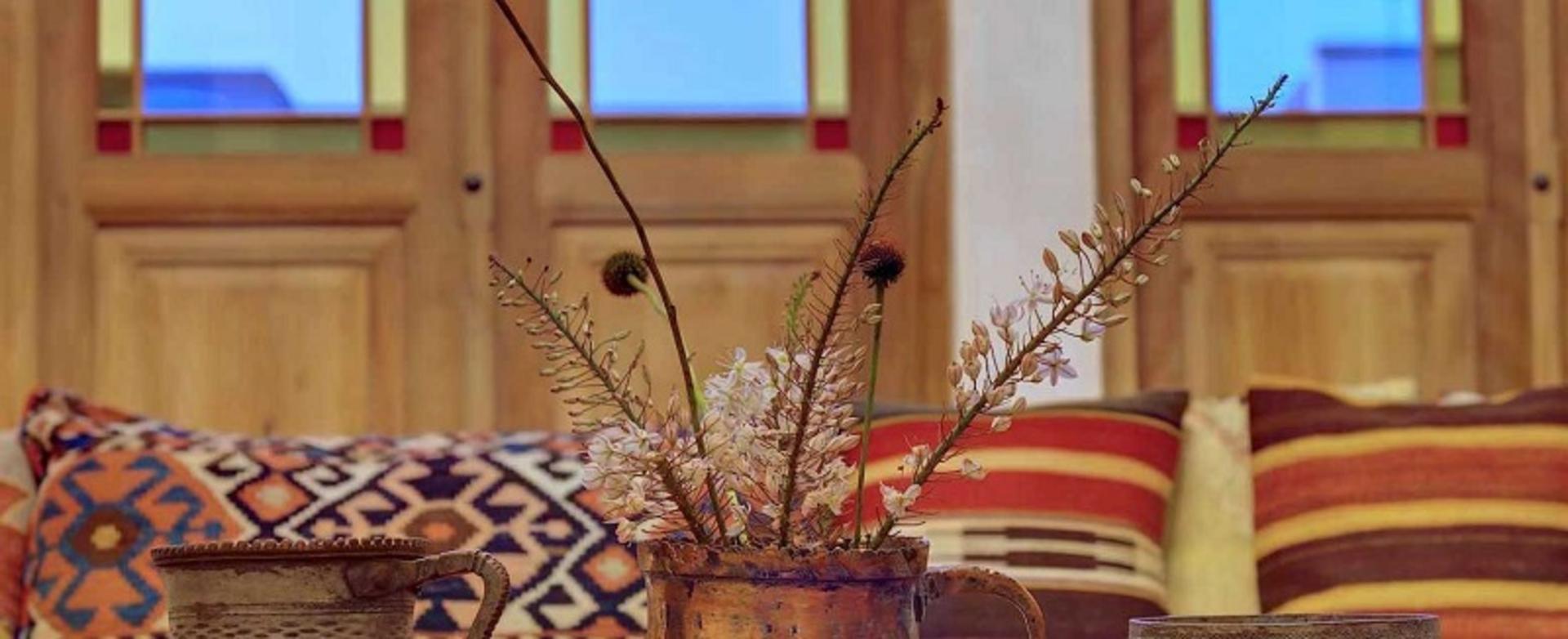 فضای اقامتگاه سنتی منوچهری