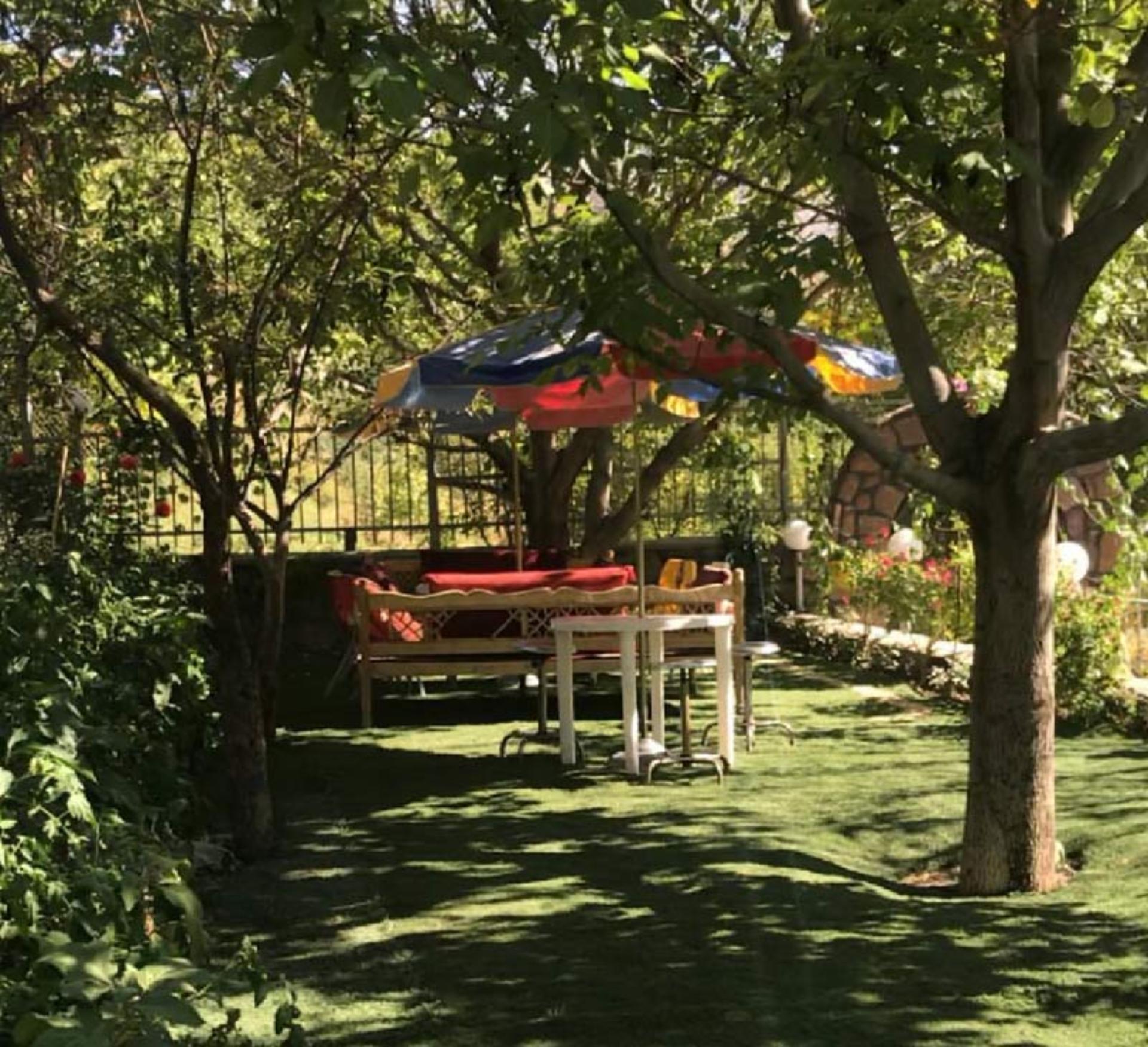  تخت‌های سنتی اقامتگاه کوچه غار رودافشان
