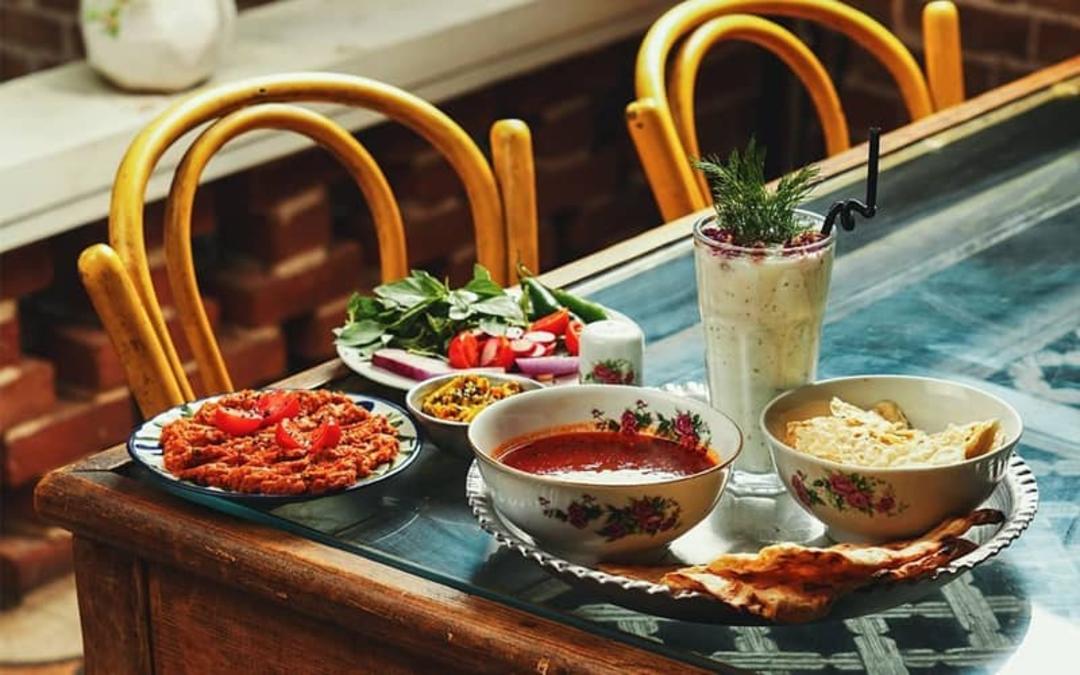 آبگوست در رستوران گودو یاس
