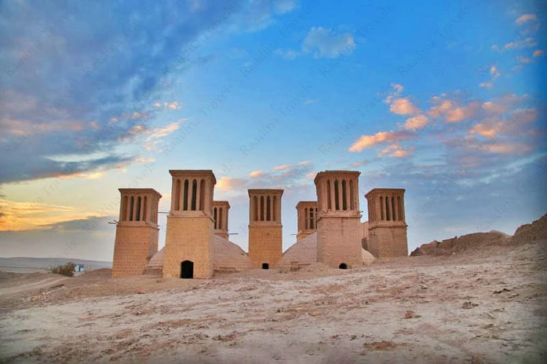 آب انبار هفت بادگیری عصرآباد