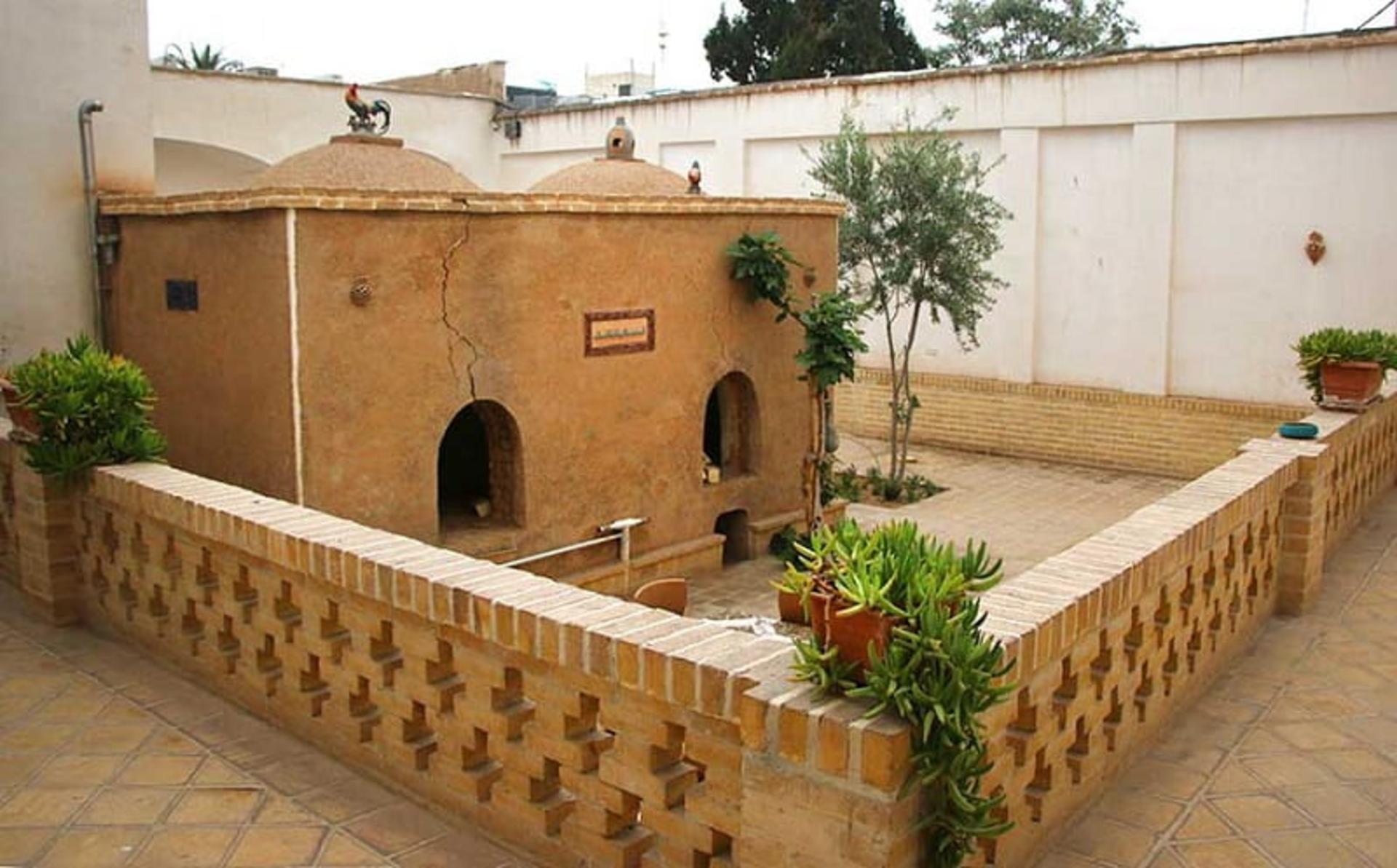 حیاط اقامتگاه خانه تاریخی نگین