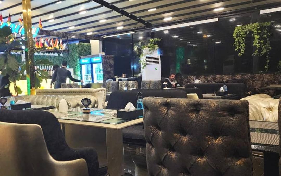 فضای روباز رستوران روبی