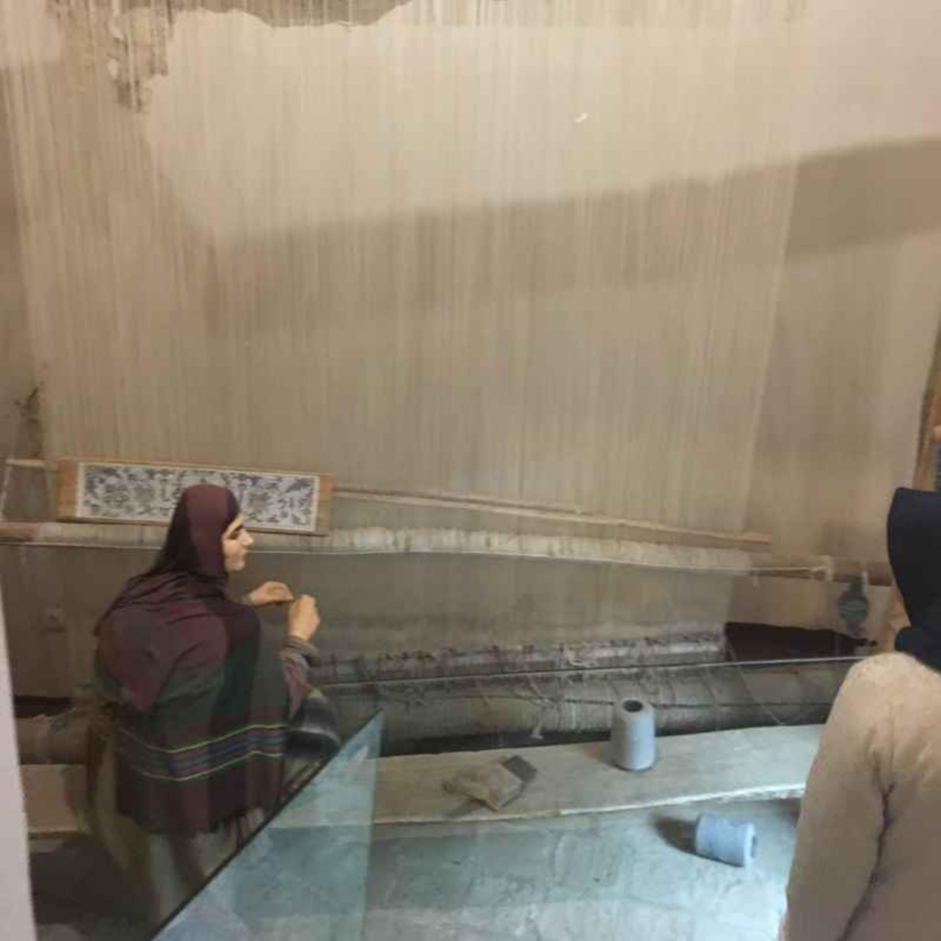 ماکت زن قالی باف در خانه تاج کاشان