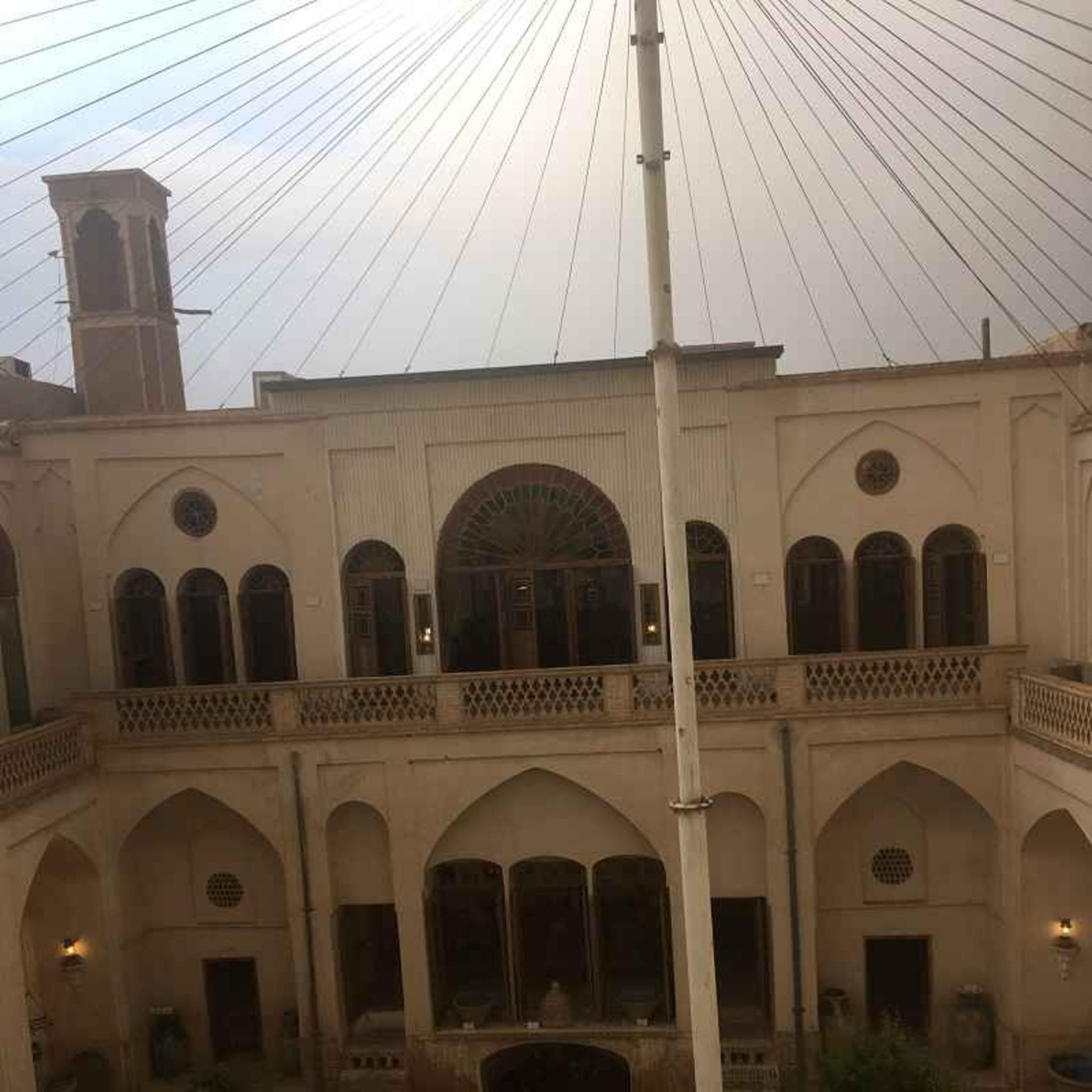 حیاط خانه تاج کاشان