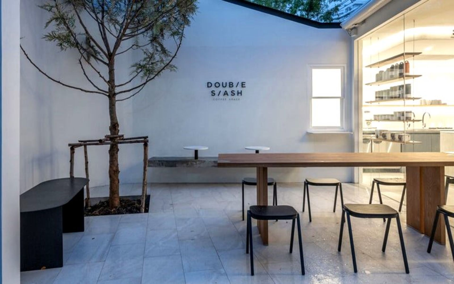 فضای روباز کافی اسپیس دبل اسلش