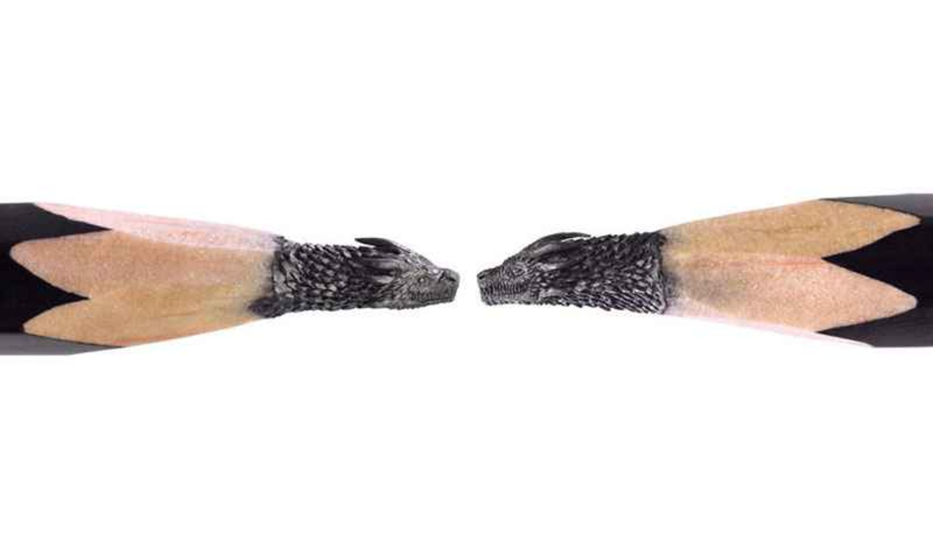 مجسمه اژدهای بازی تاج و تخت روی مداد