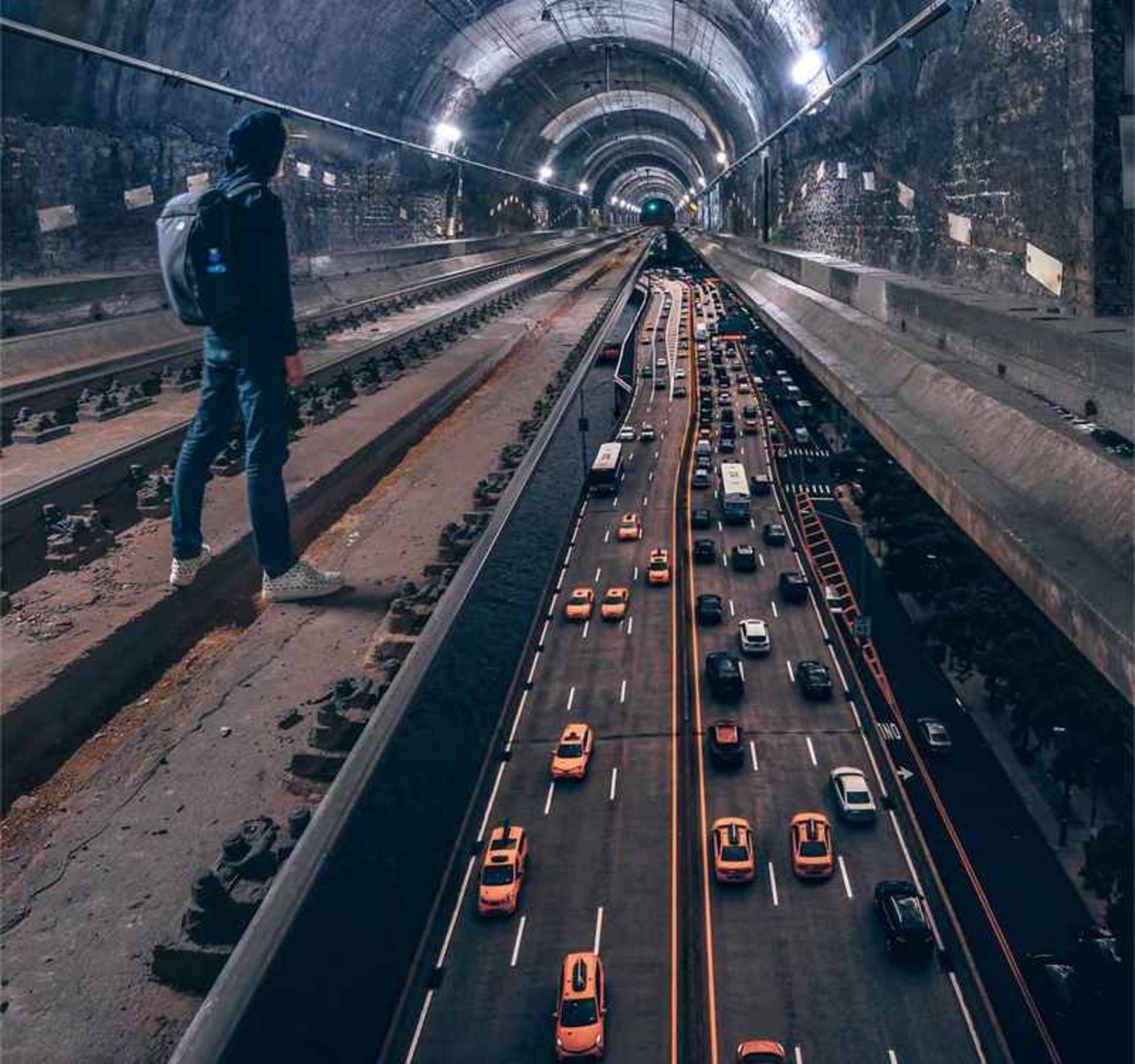 عکس سورئال از خیابانی در محل مترو