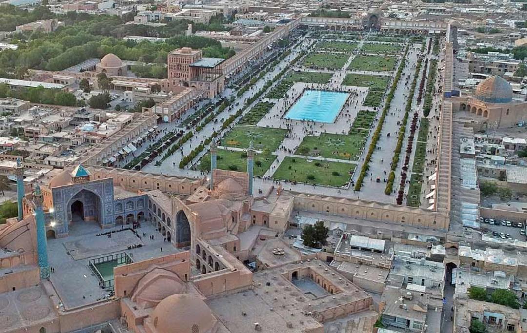 میدان نقش جهان؛ منبع عکس: iiccfp.com؛ عکاس: ناشناس