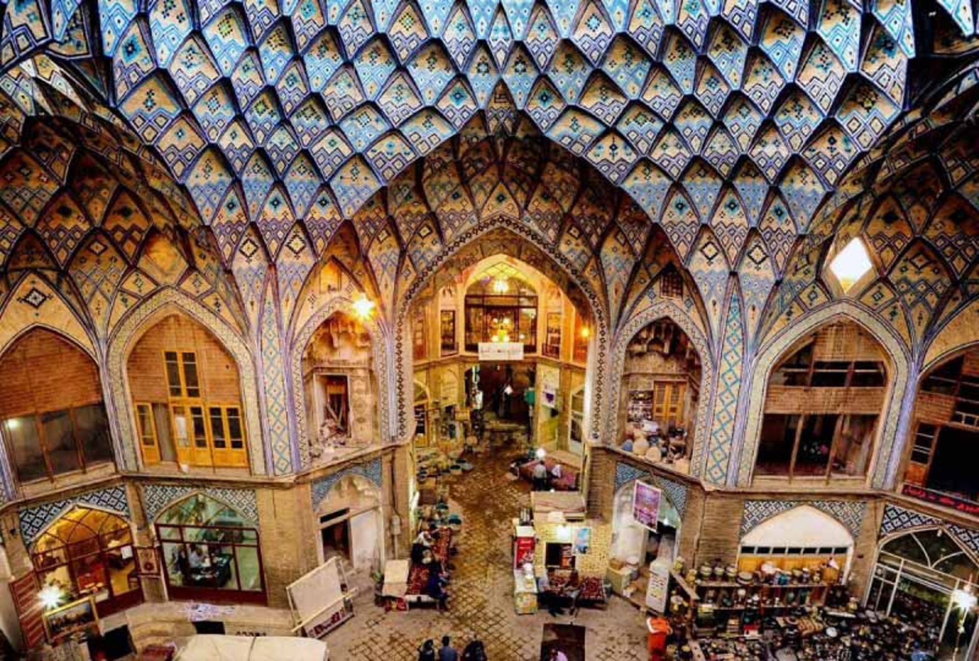بازار قیصریه اصفهان؛ sheykhbahaeihotel.com