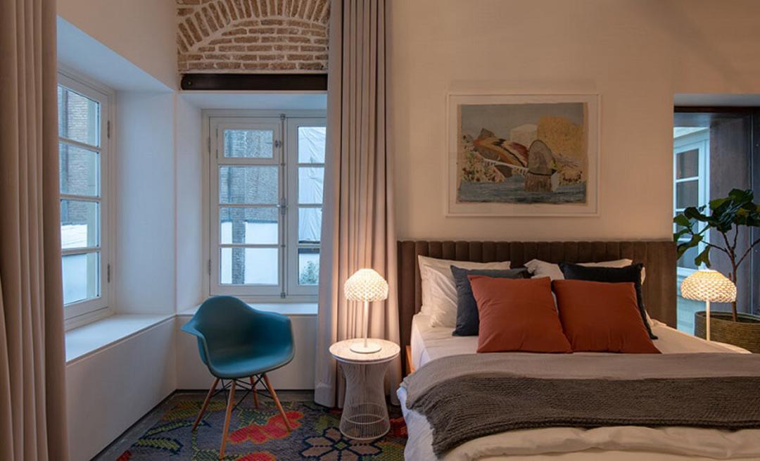 اتاق کنج در بوتیک هتل حنا کوچه لولاگر؛ منبع عکس: hannaboutiquehotel.com؛ عکاس: ناشناس 