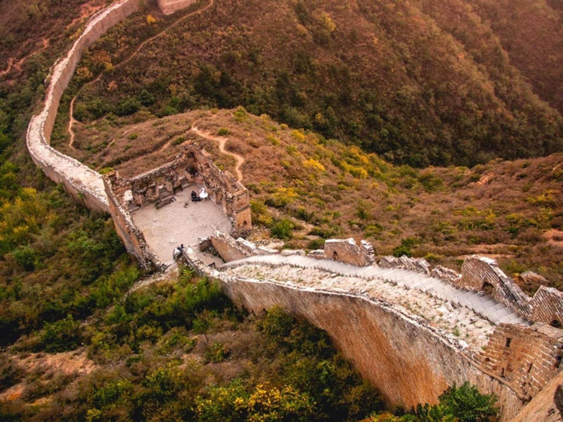 عکس هوایی از دیوار چین، منبع عکس: unsplash.com (عکاس: joel danielson)