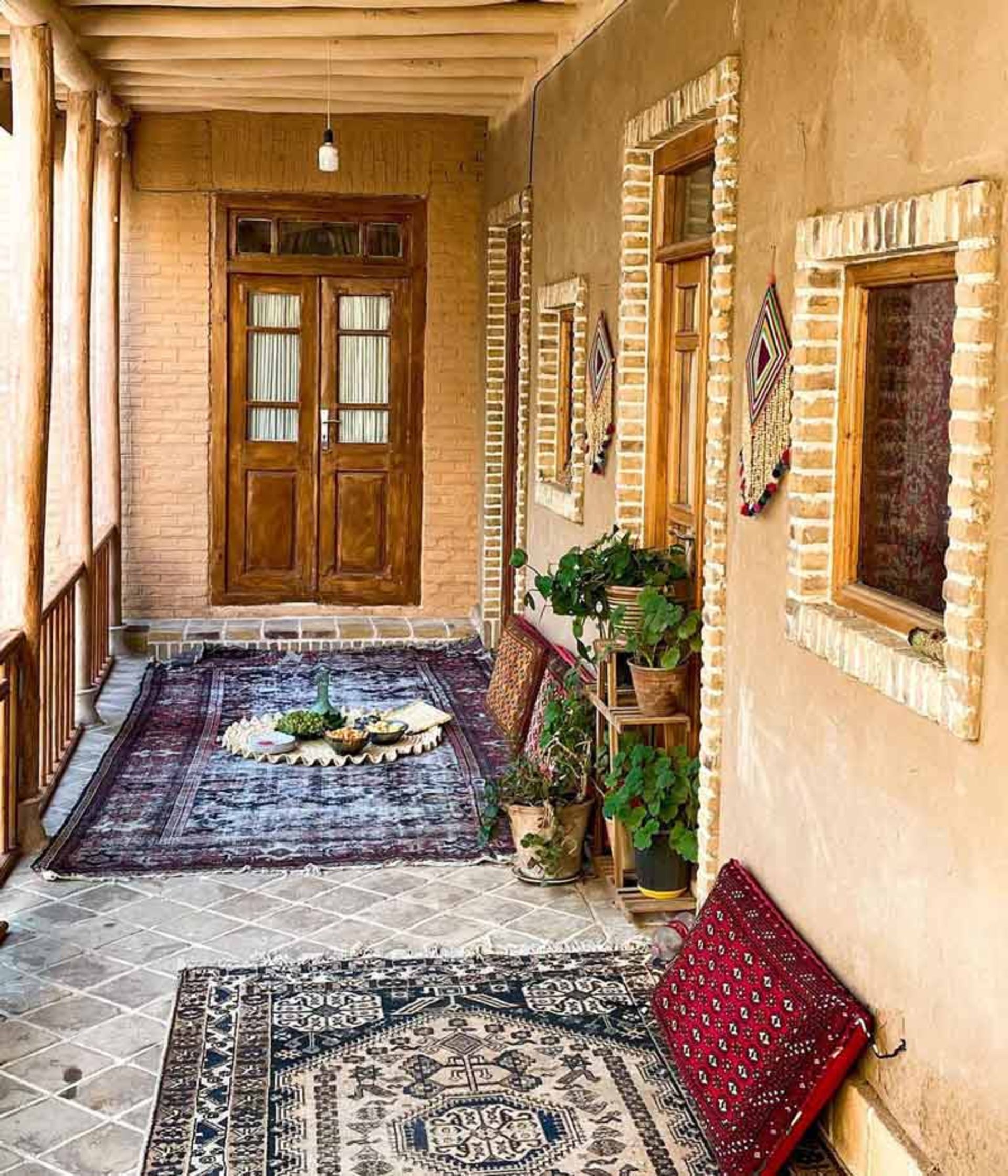 ایوان خانه بومگردی سرای دلگشا مشهد 