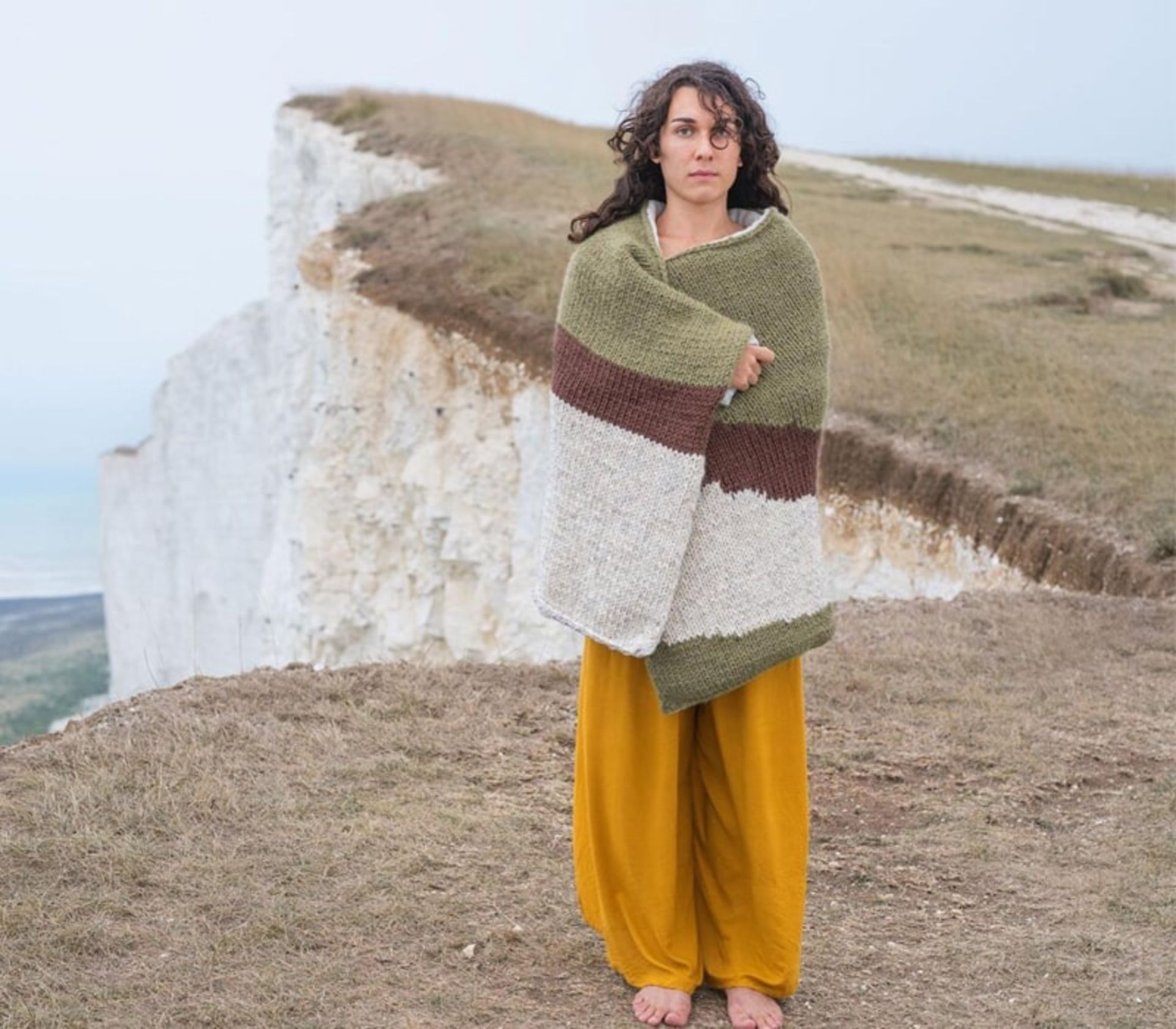 بافتنی زنانه هماهنگ با صخره