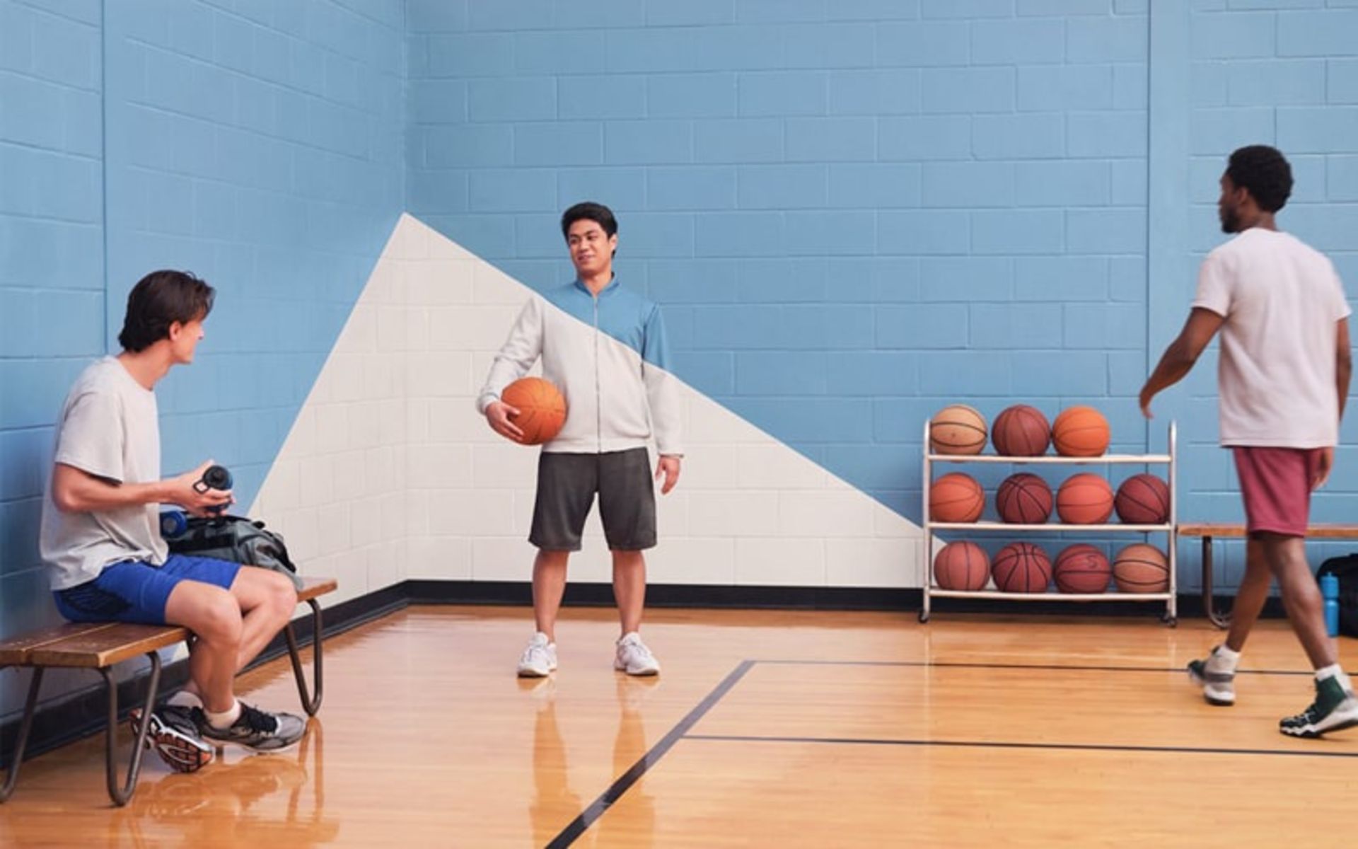 لباس ورزشکار هماهنگ با دیوار