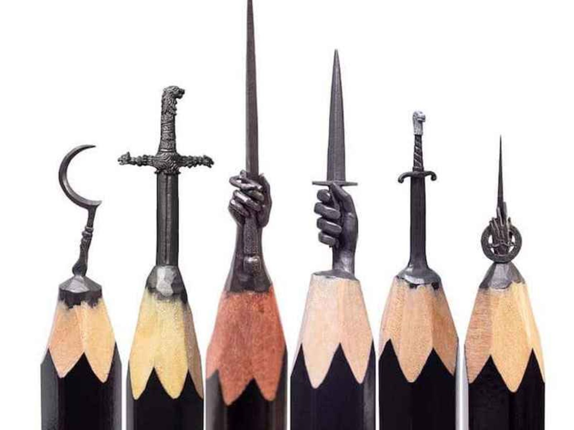 مجسمه‌های مینیاتوری روی مداد