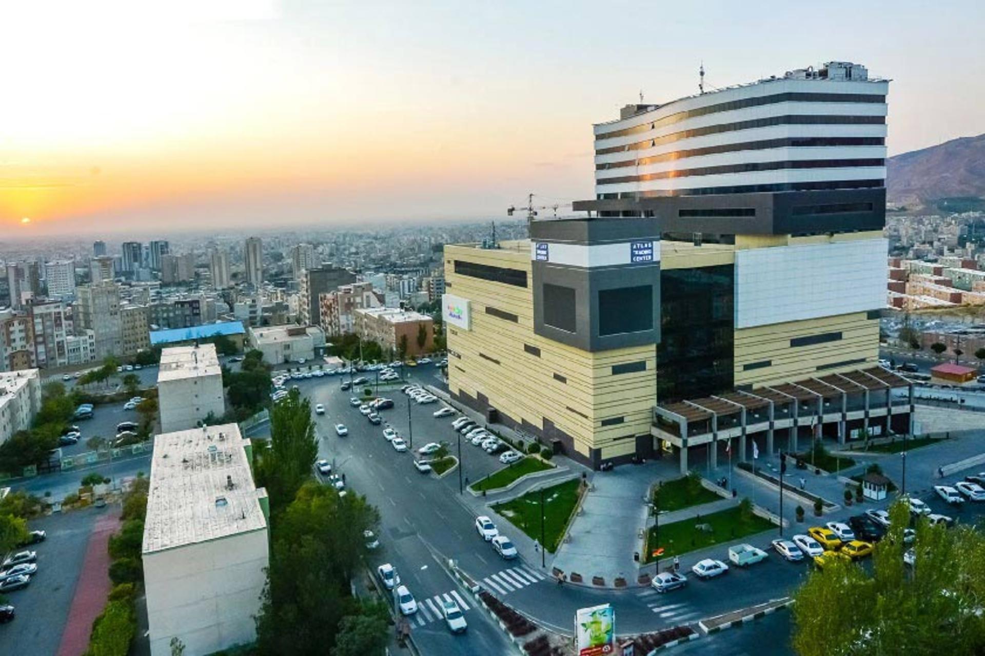 مرکز خرید اطلس تبریز؛ منبع عکس: venusglass.net؛ عکاس: ناشناس