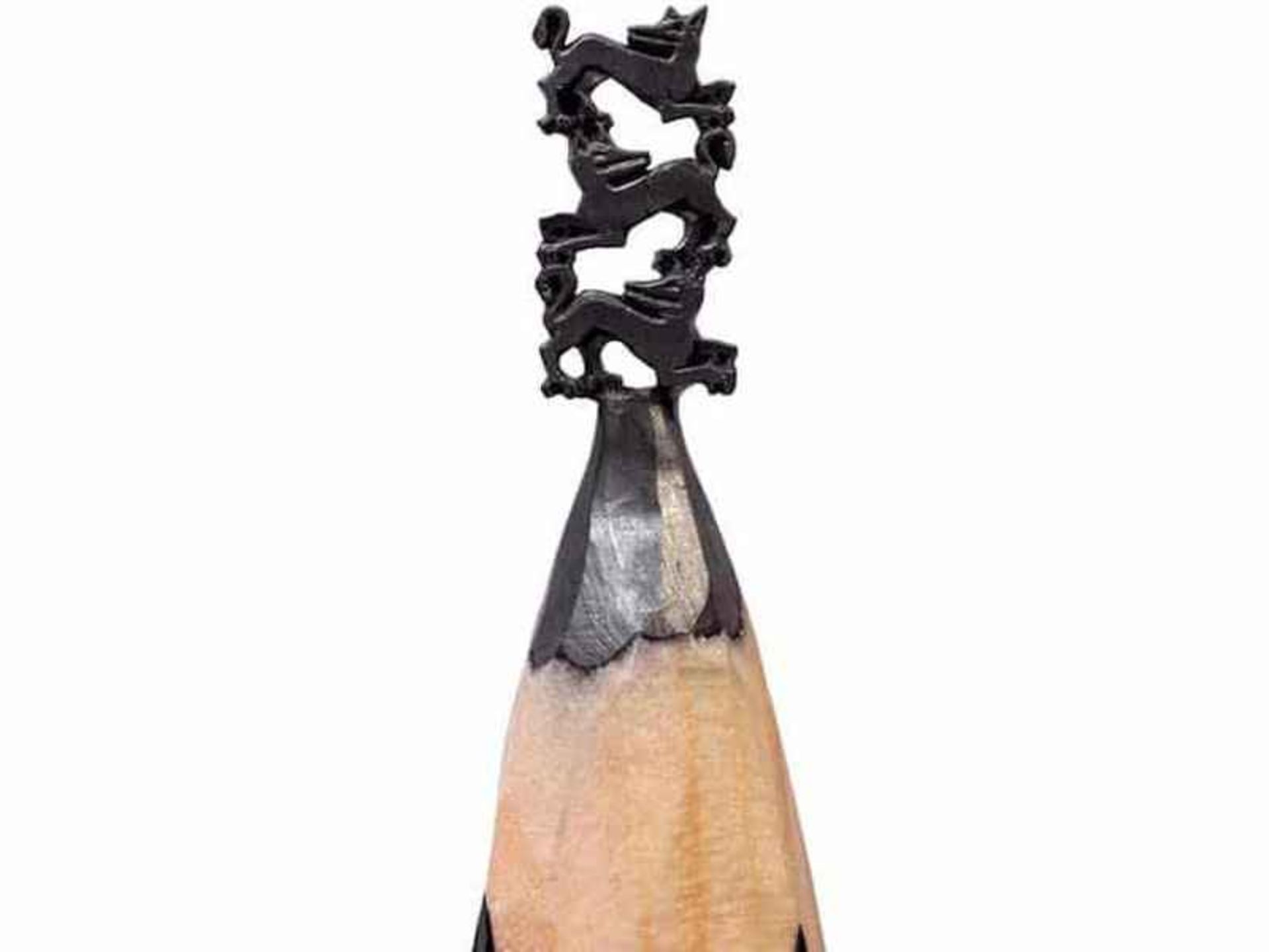 حکاکی ظریف روی مداد