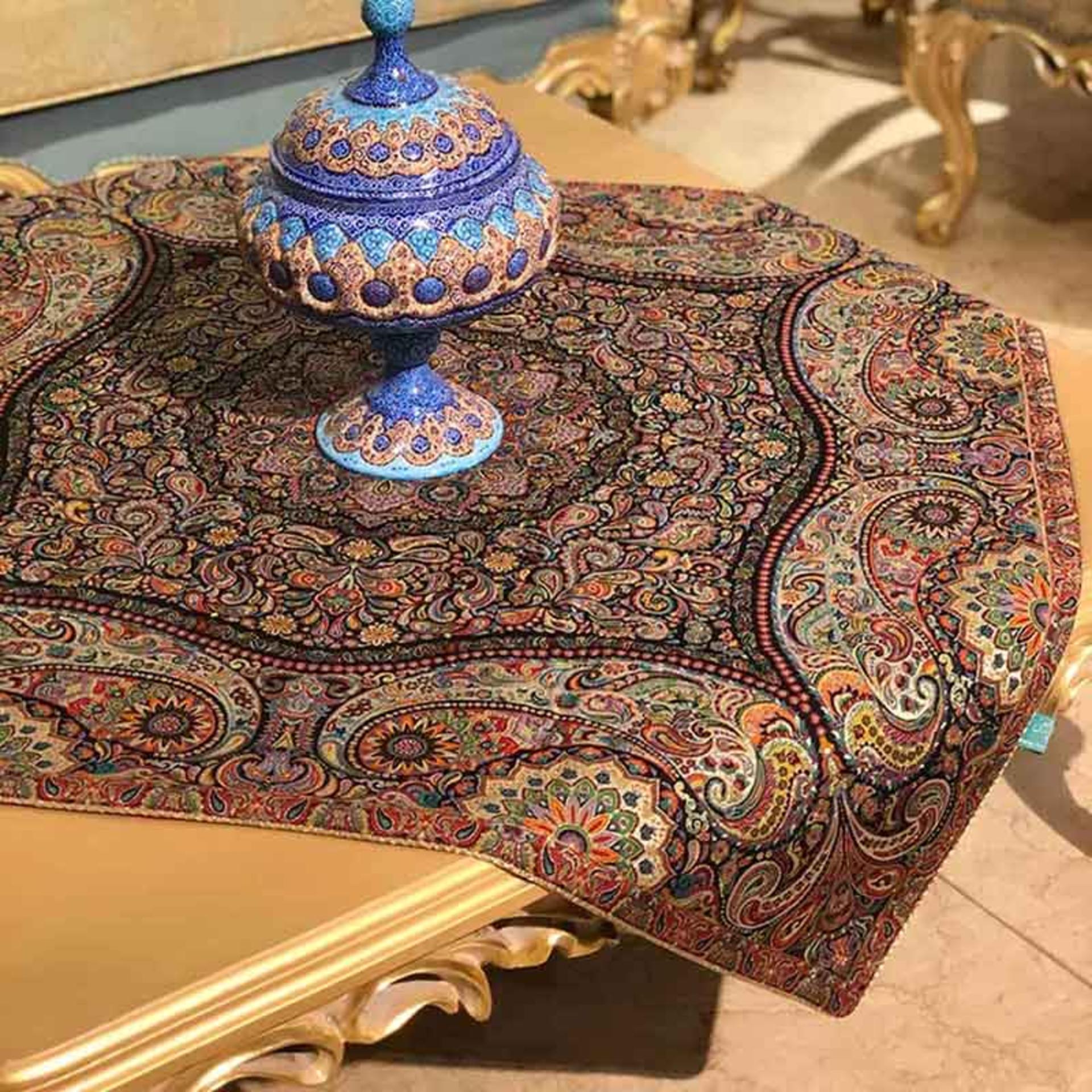 رومیزی نفیس ترمه و ظرف میناکاری 