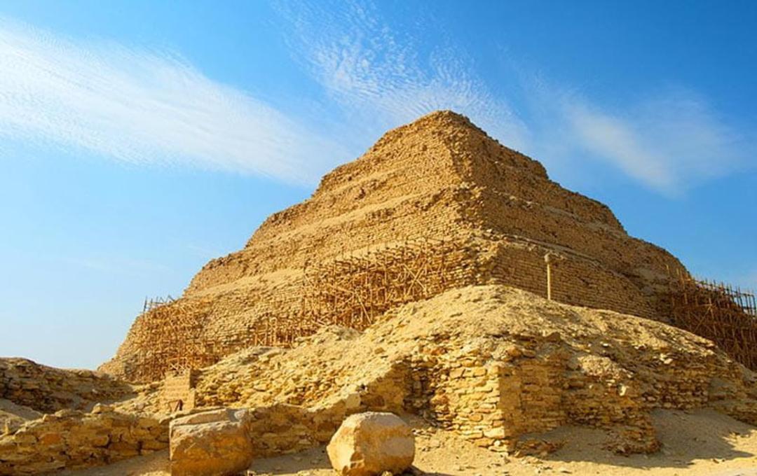 قدیمی ترین هرم مصر در گورستان سقارا قاهره