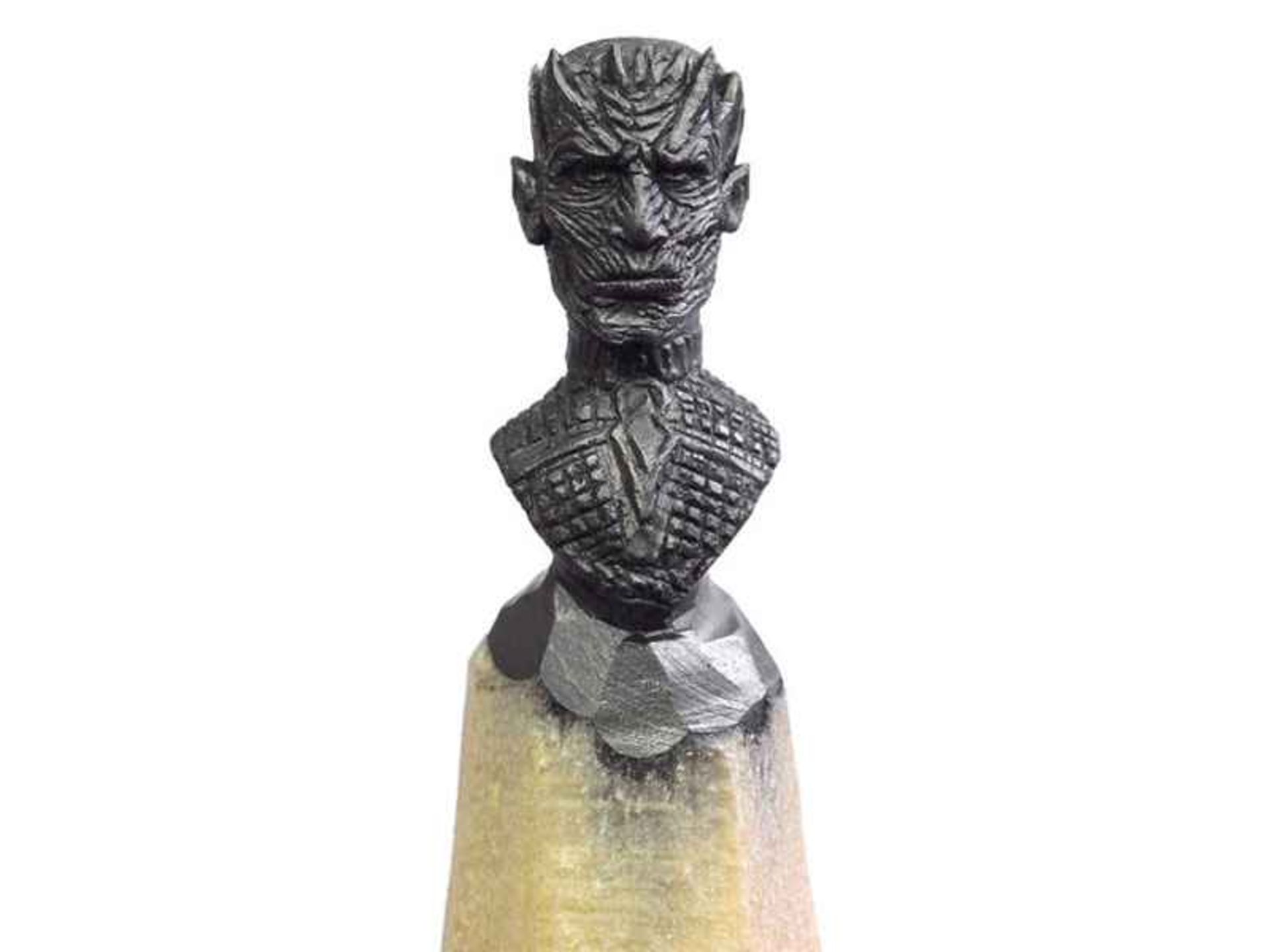 مجسمه پرتره روی نوک مداد