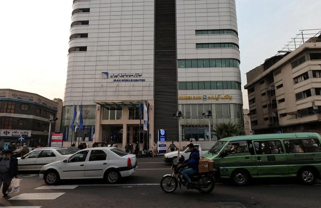 بازار موبایل ایران شعبه خیابان حافظ؛ منبع عکس: balad.ir؛ عکاس: ناشناس
