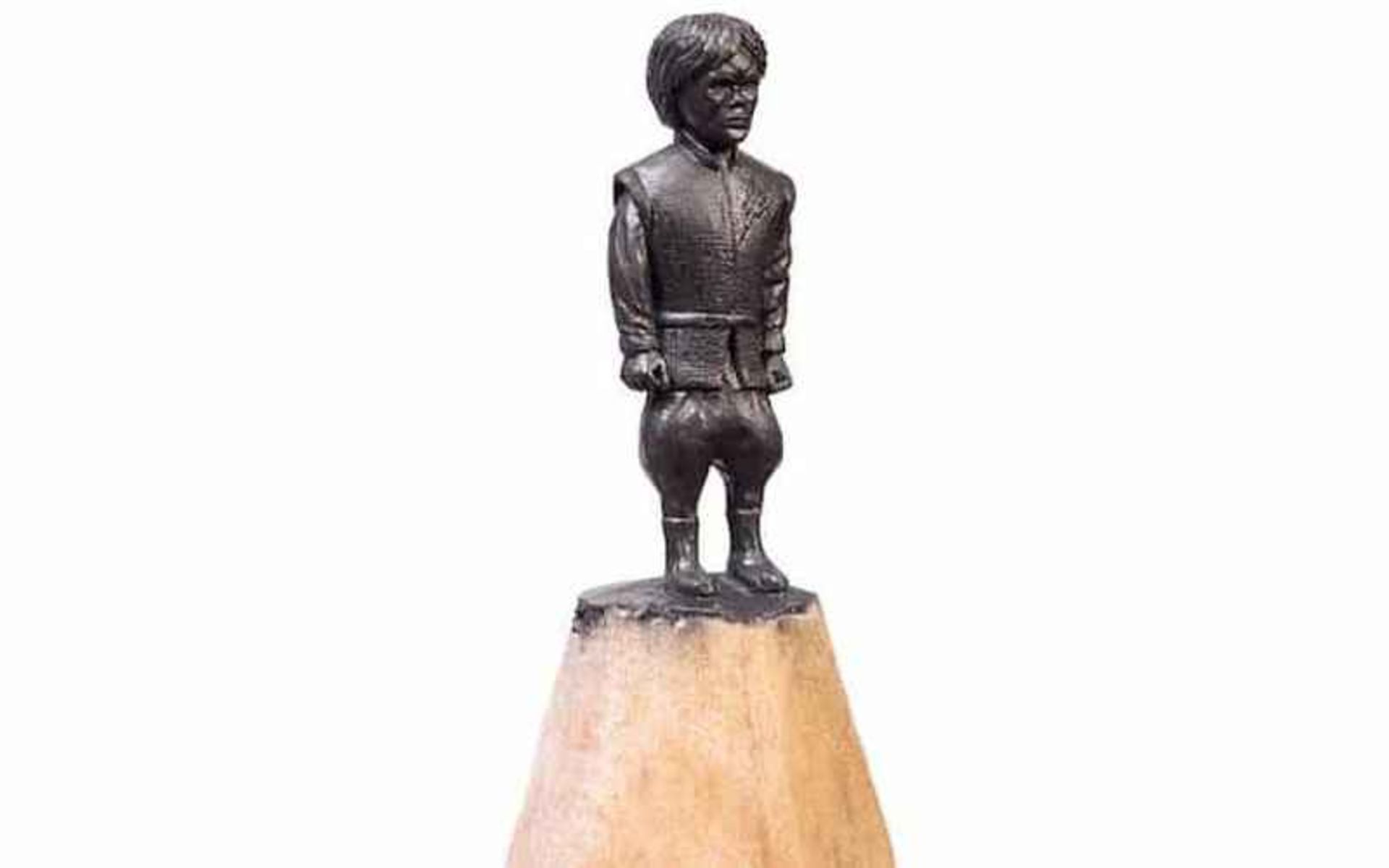 حکاکی انسان روی مداد