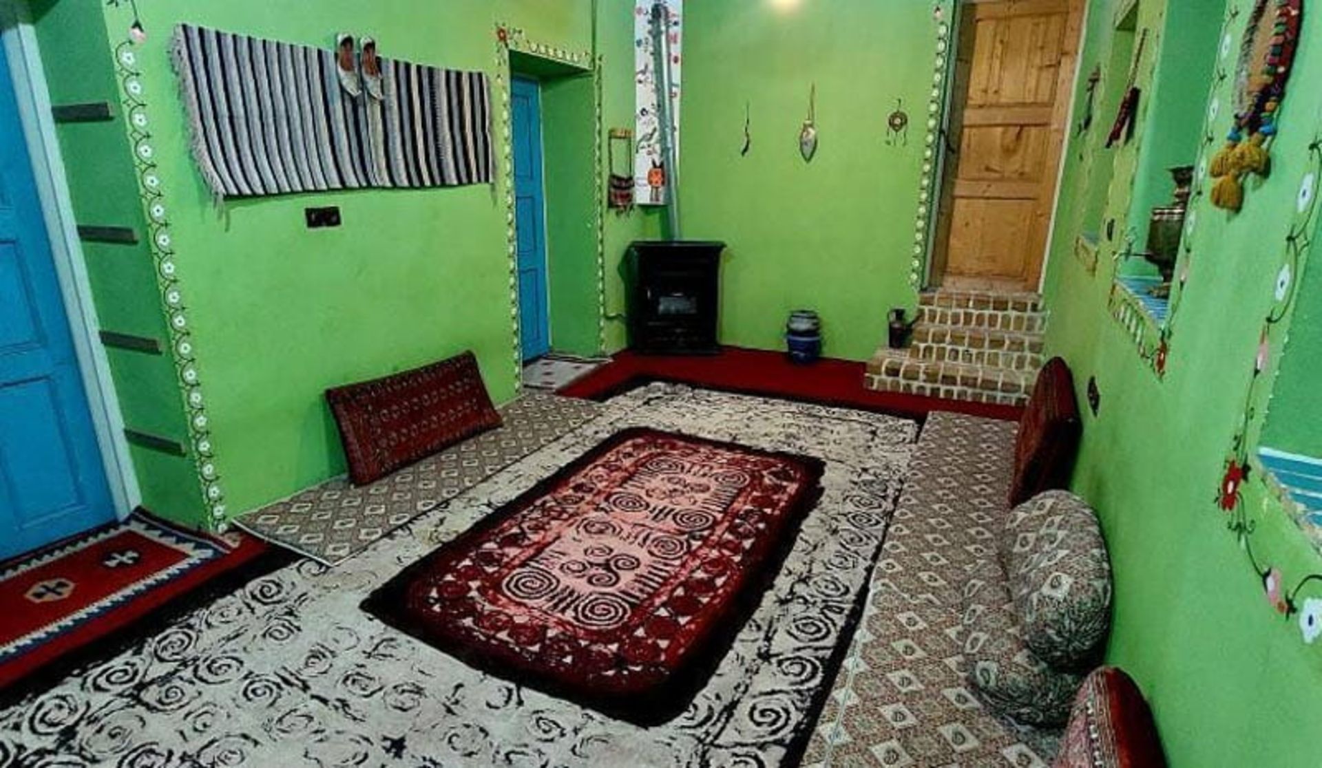 داخل اتاق های سنتی اقامتگاه بومگردی ماژان