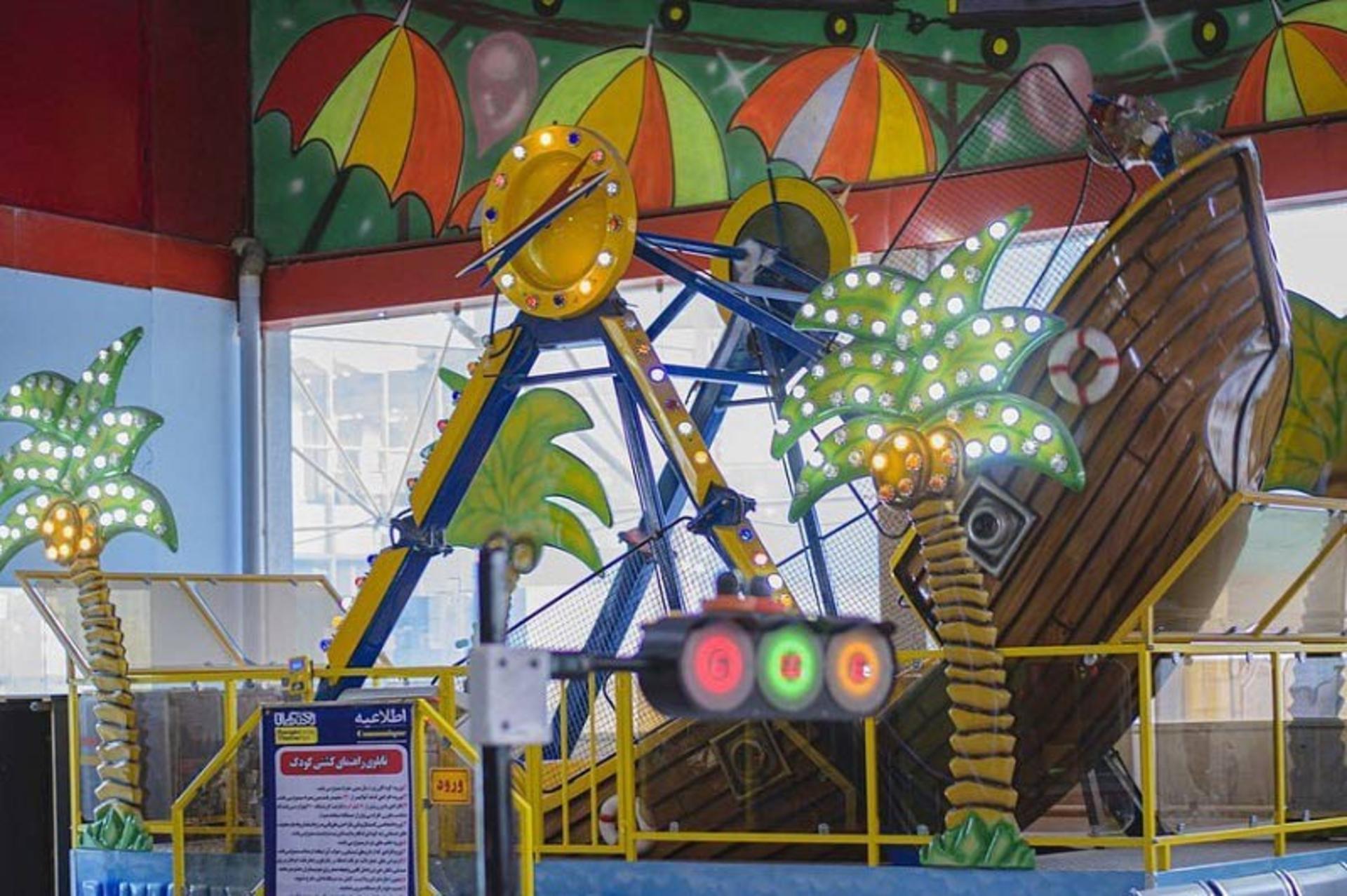 شهربازی سرپوشیده رنگین کمان همدان؛ منبع عکس: اینستاگرام ranginkaman_themepark
