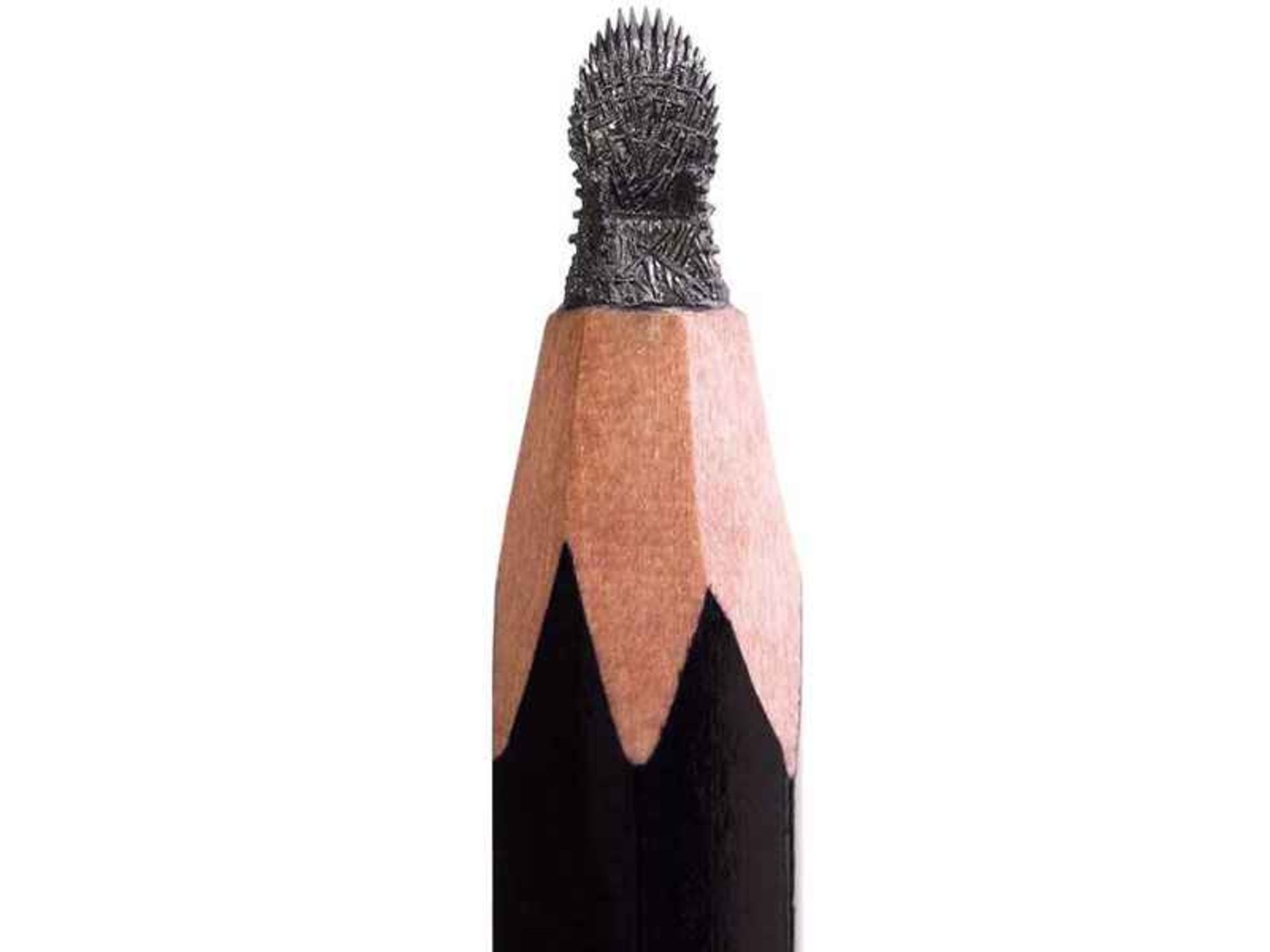 مجسمه تاج روی مداد