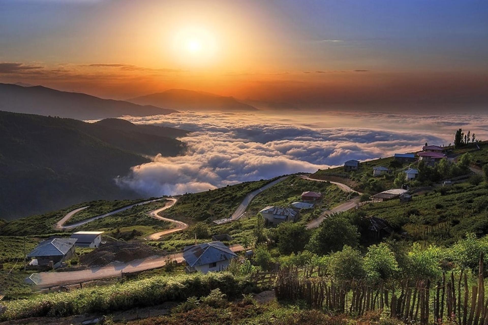 غروب خورشید در فیلبند، منبع عکس: travelagencyiran.com، عکاس: ناشناس