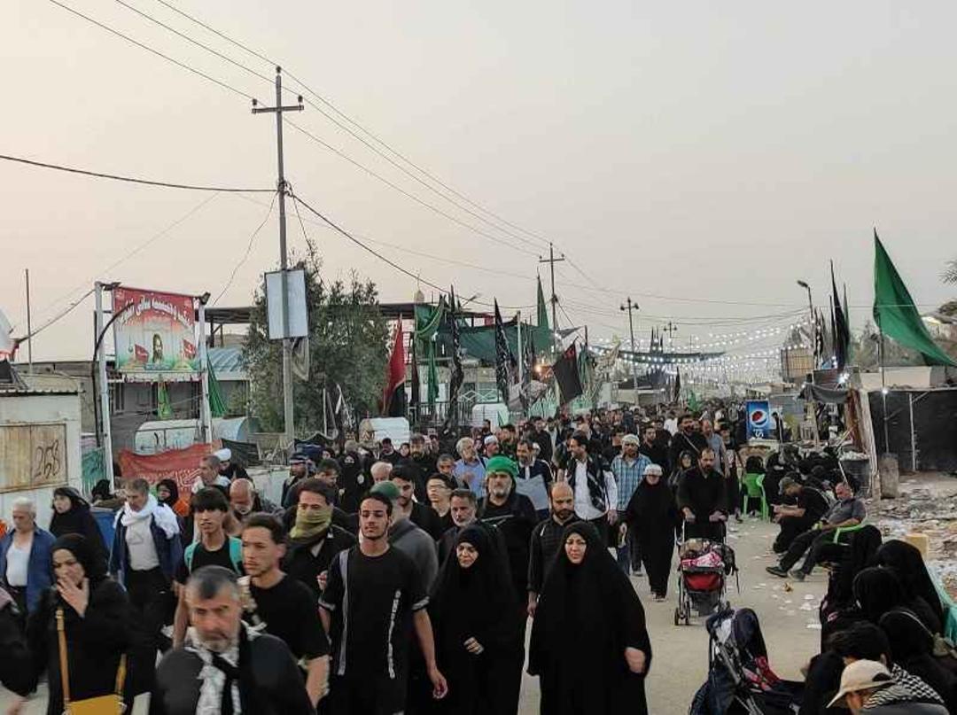 خیل جمعیت در راه پیمایی اربعین